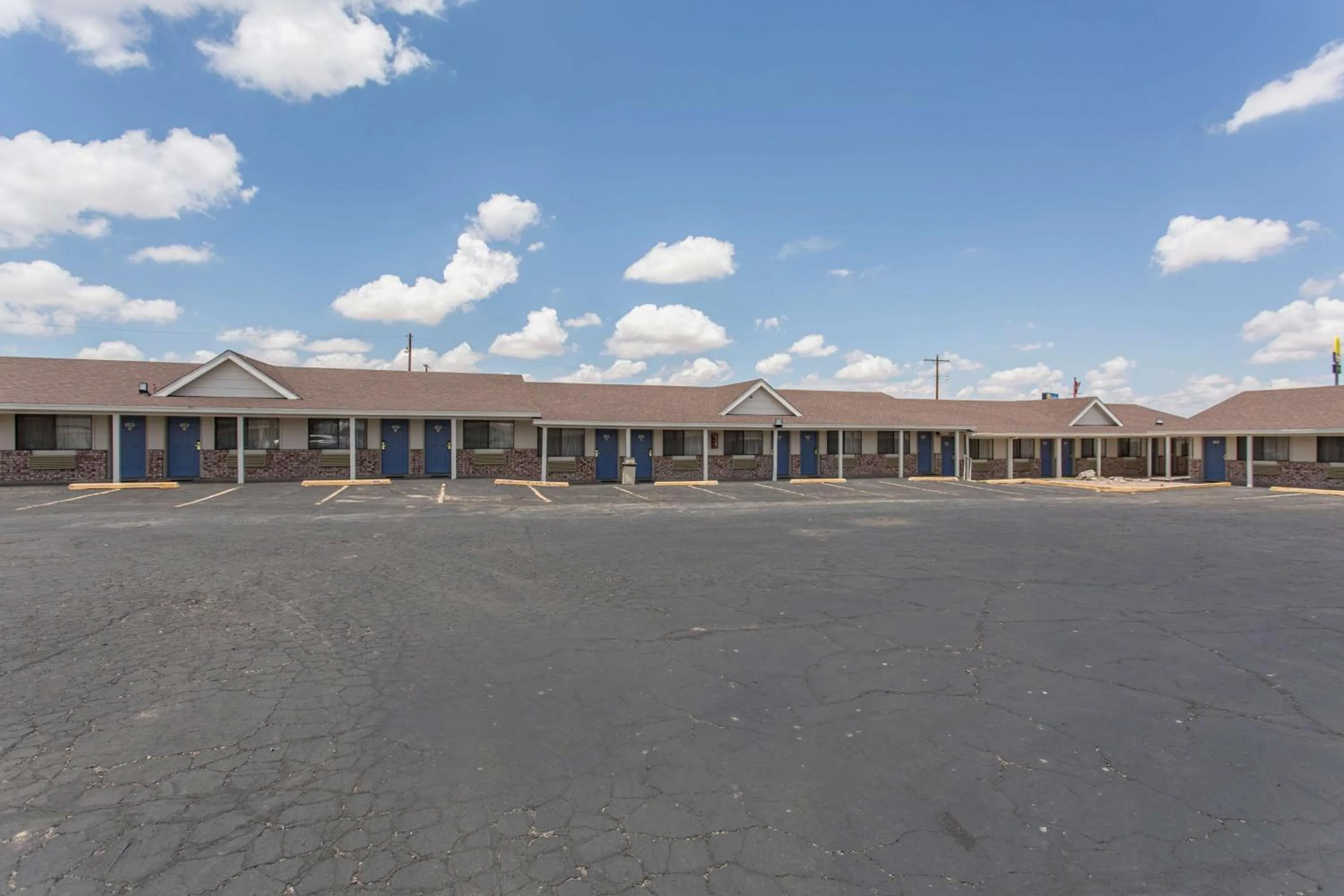 Property building in Motel 6-Lordsburg, NM