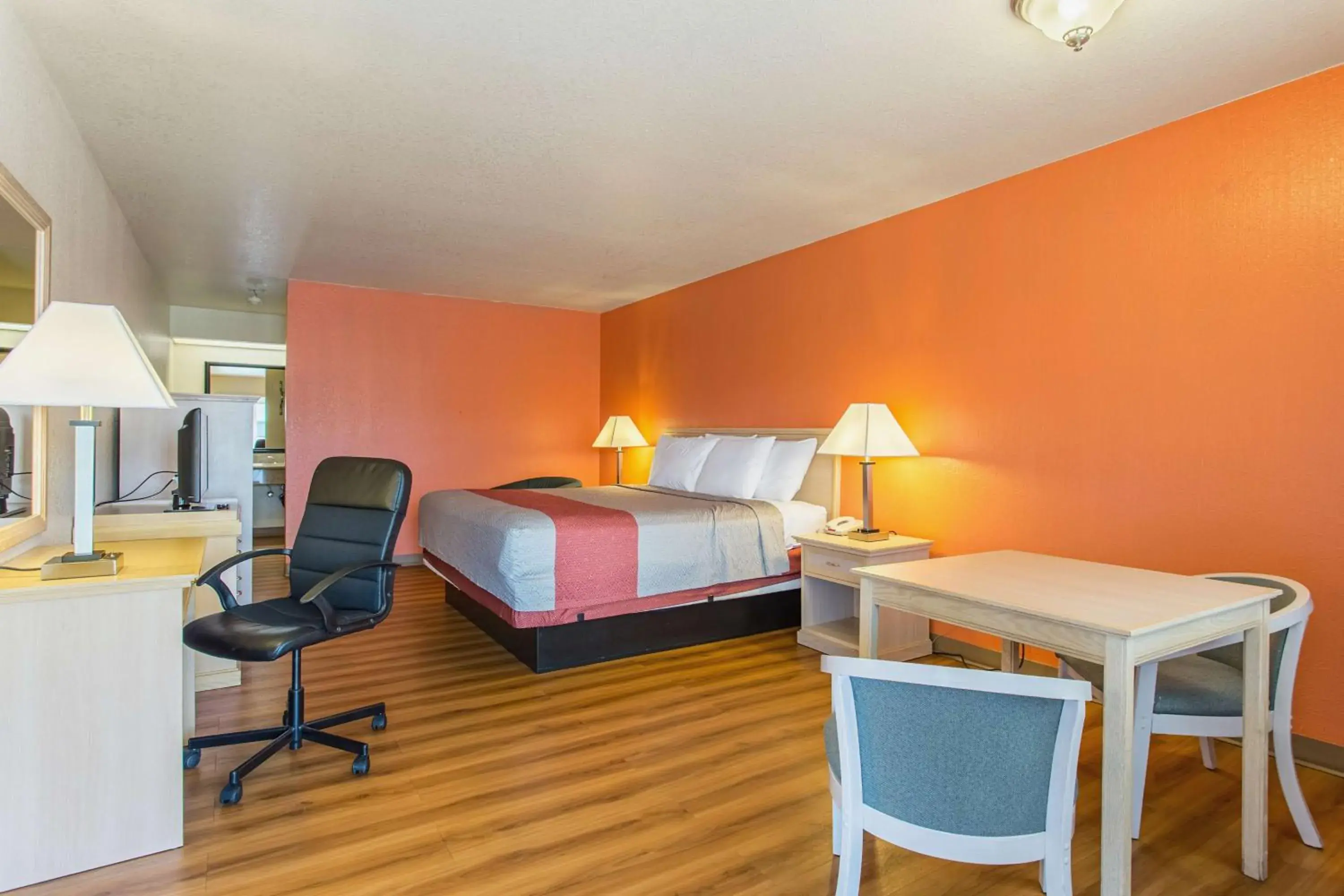 King Room - single occupancy - Smoking in Motel 6-Lordsburg, NM King Room - single occupancy - Smoking in Motel 6-Lordsburg, NM