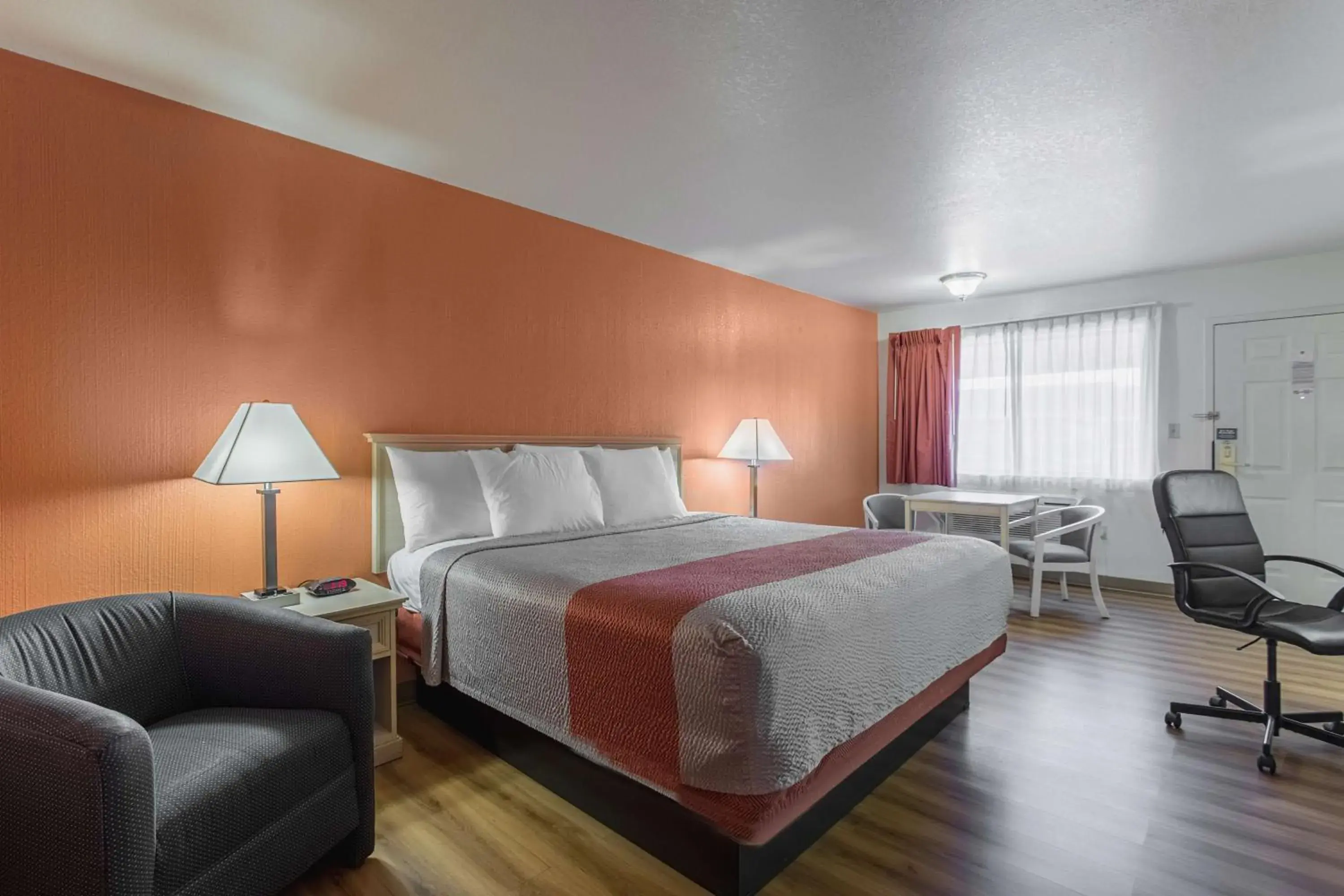 Deluxe Queen Room - single occupancy - Non-Smoking in Motel 6-Lordsburg, NM Deluxe Queen Room - single occupancy - Non-Smoking in Motel 6-Lordsburg, NM