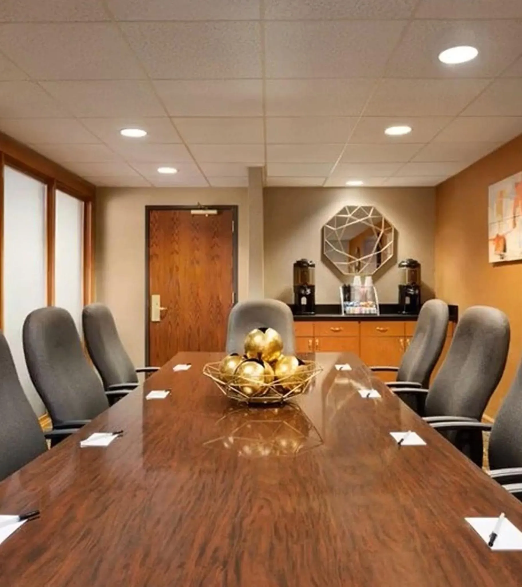 Meeting/conference room in Townhome Inn & Suites by IHG