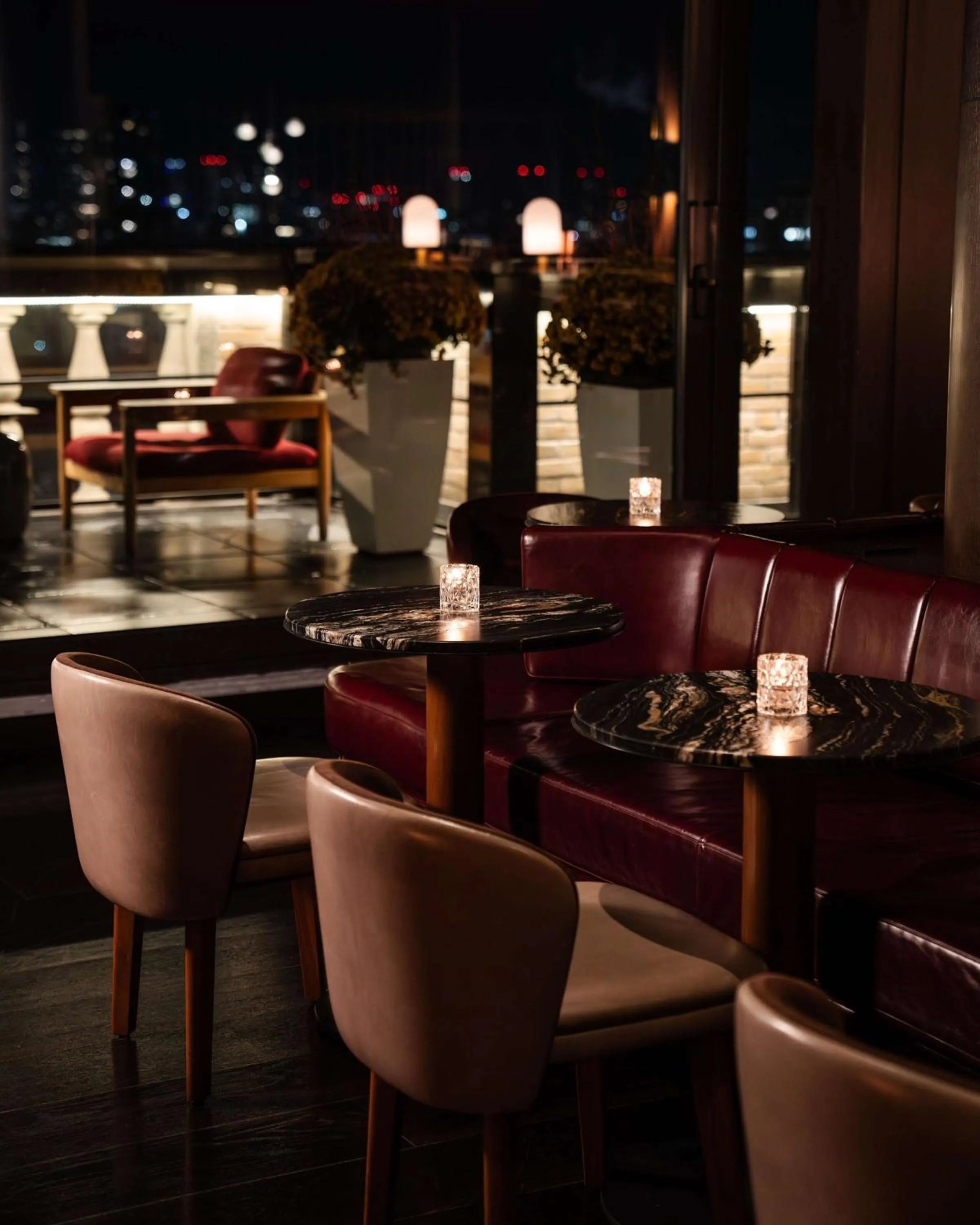 Lounge or bar in Park Hyatt Toronto