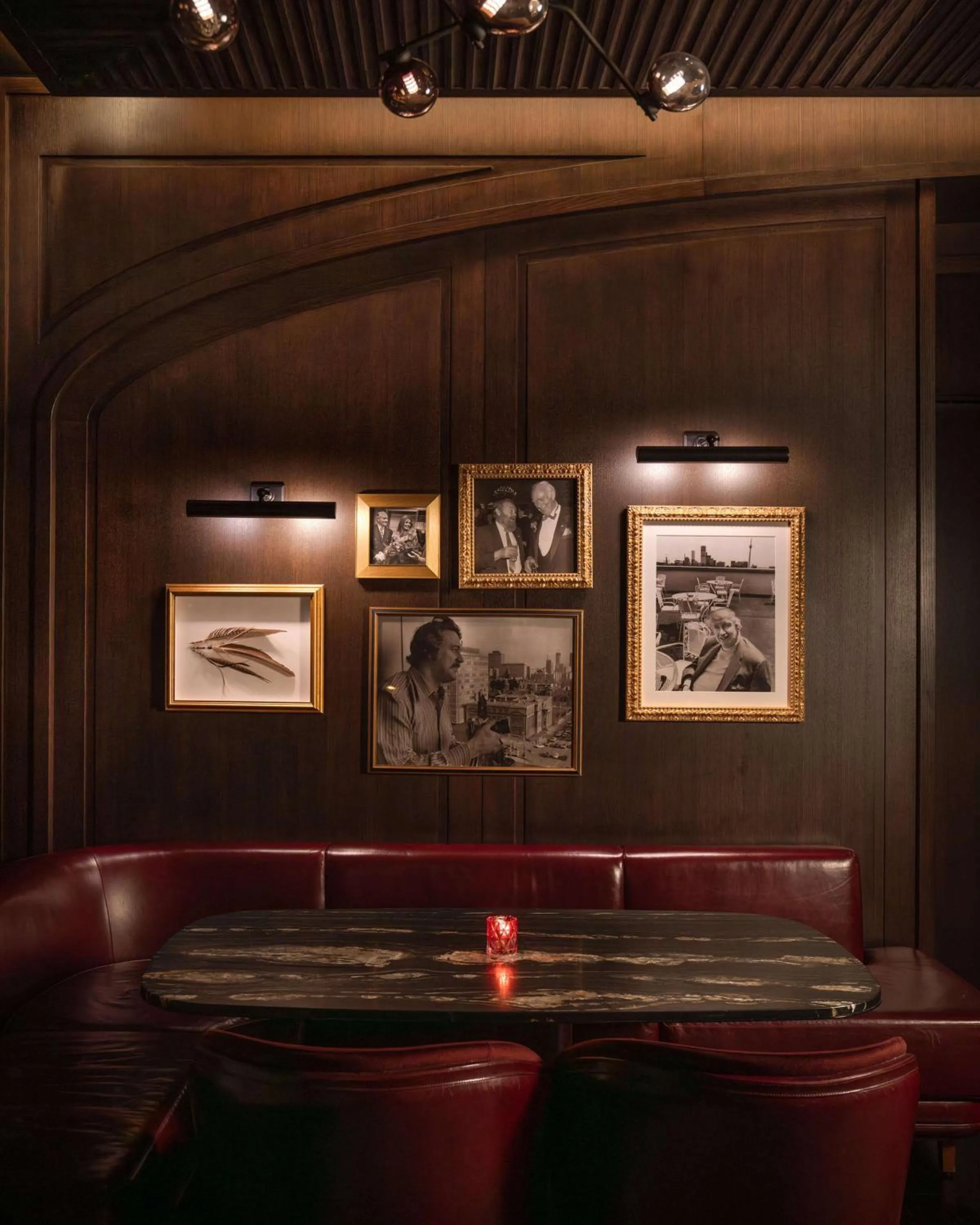 Lounge or bar in Park Hyatt Toronto