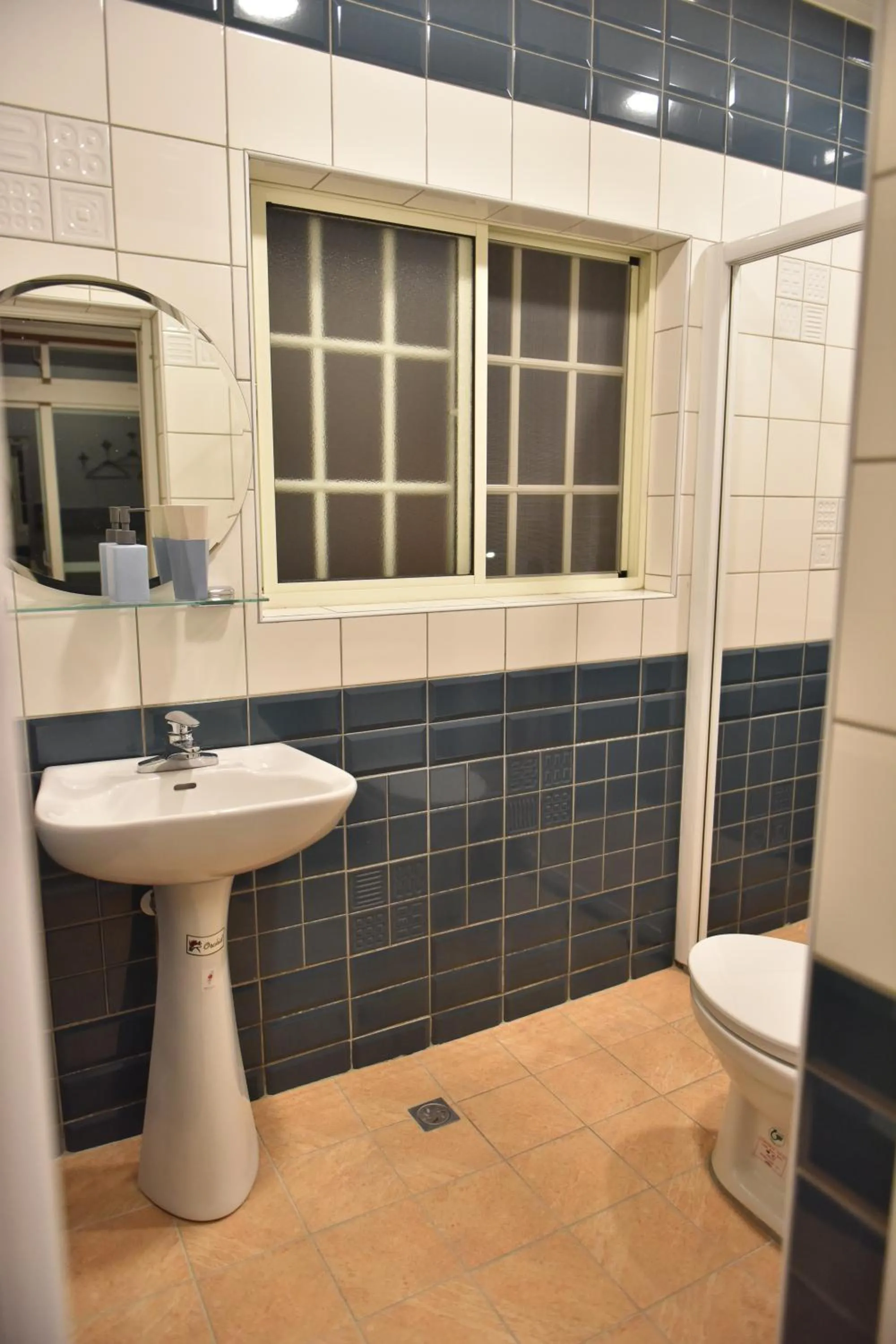 Bathroom in 123 Cheers Hostel