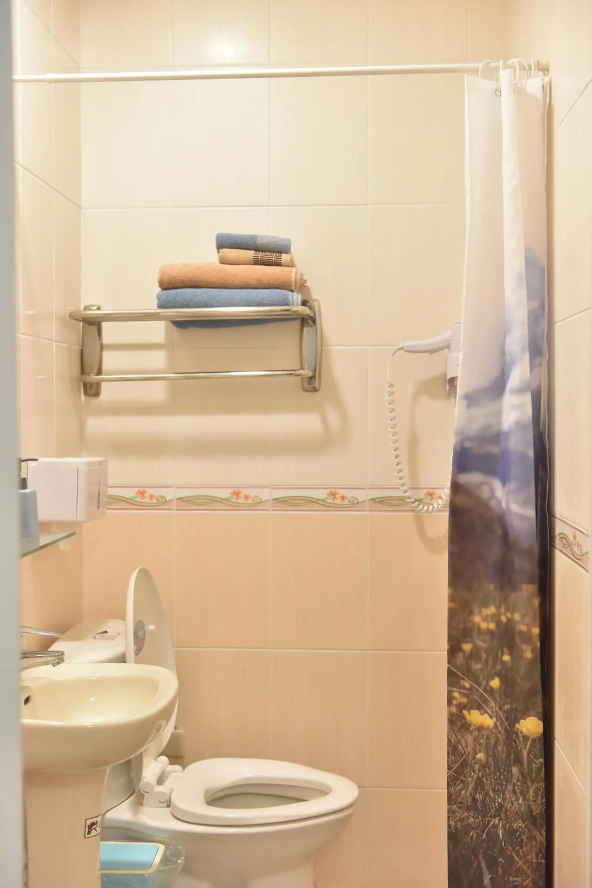 Double Room with Private Bathroom in 123 Cheers Hostel Double Room with Private Bathroom in 123 Cheers Hostel
