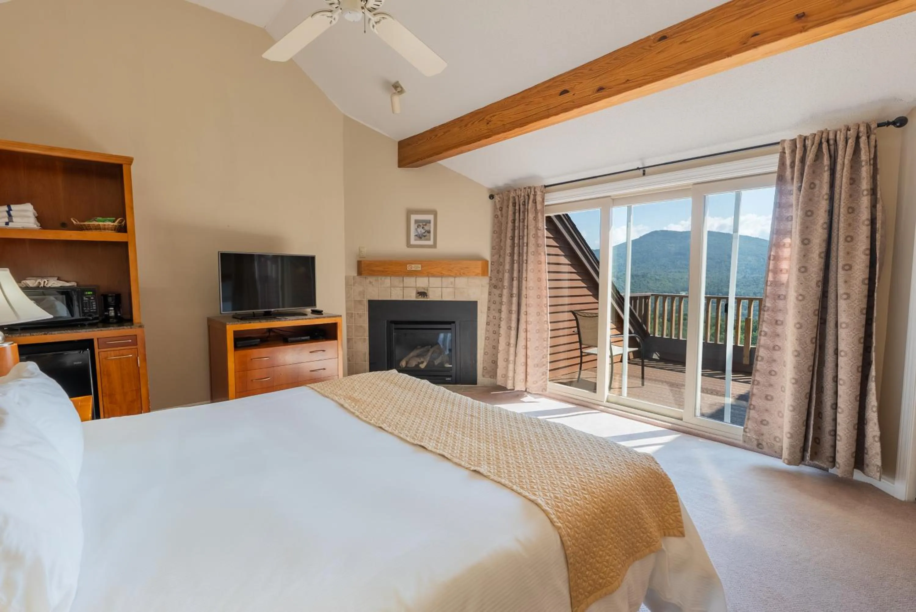 Bedroom, Bed in Nordic Village Condominium Resort