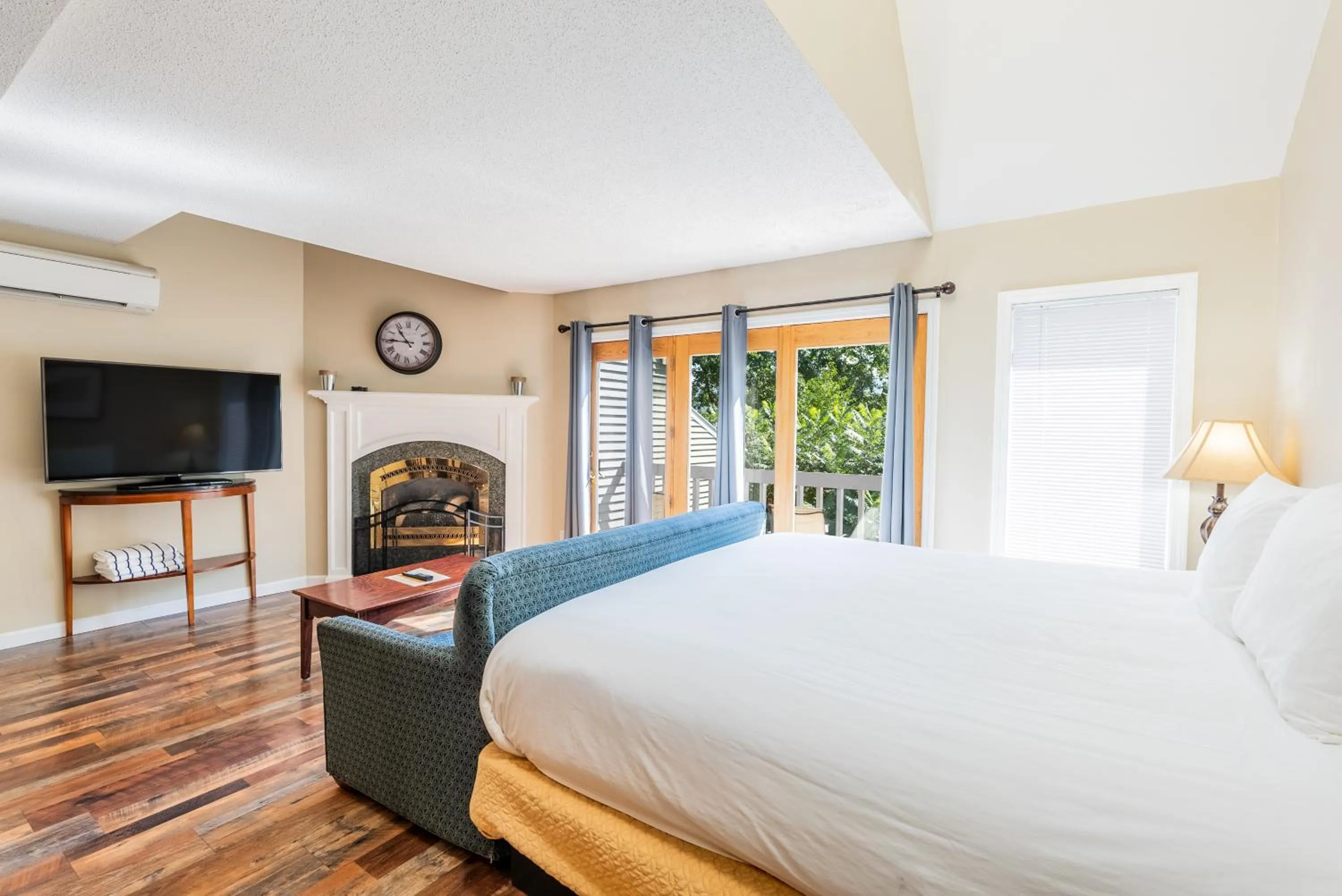 Bed in Nordic Village Condominium Resort