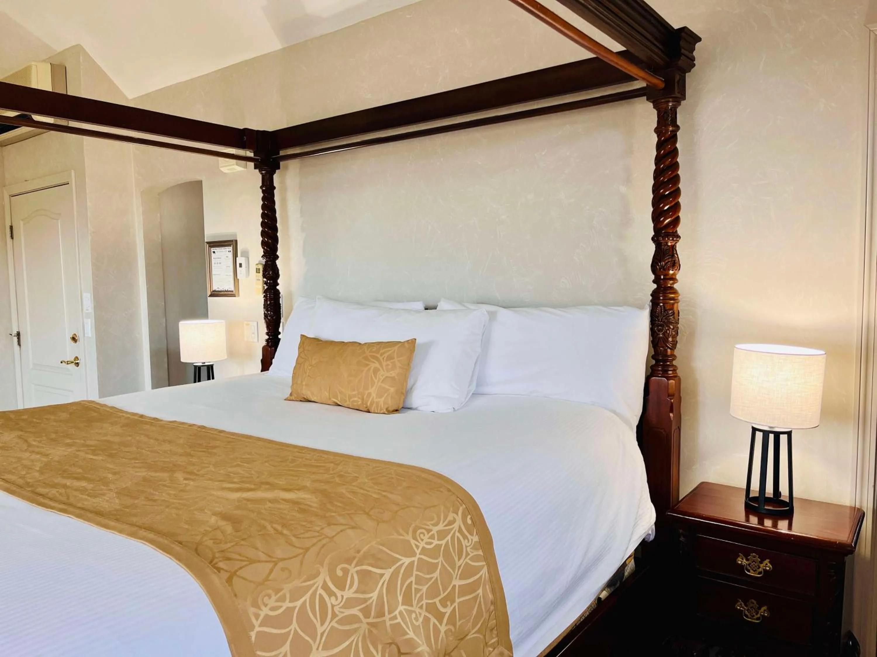 Bedroom, Bed in Nordic Village Condominium Resort