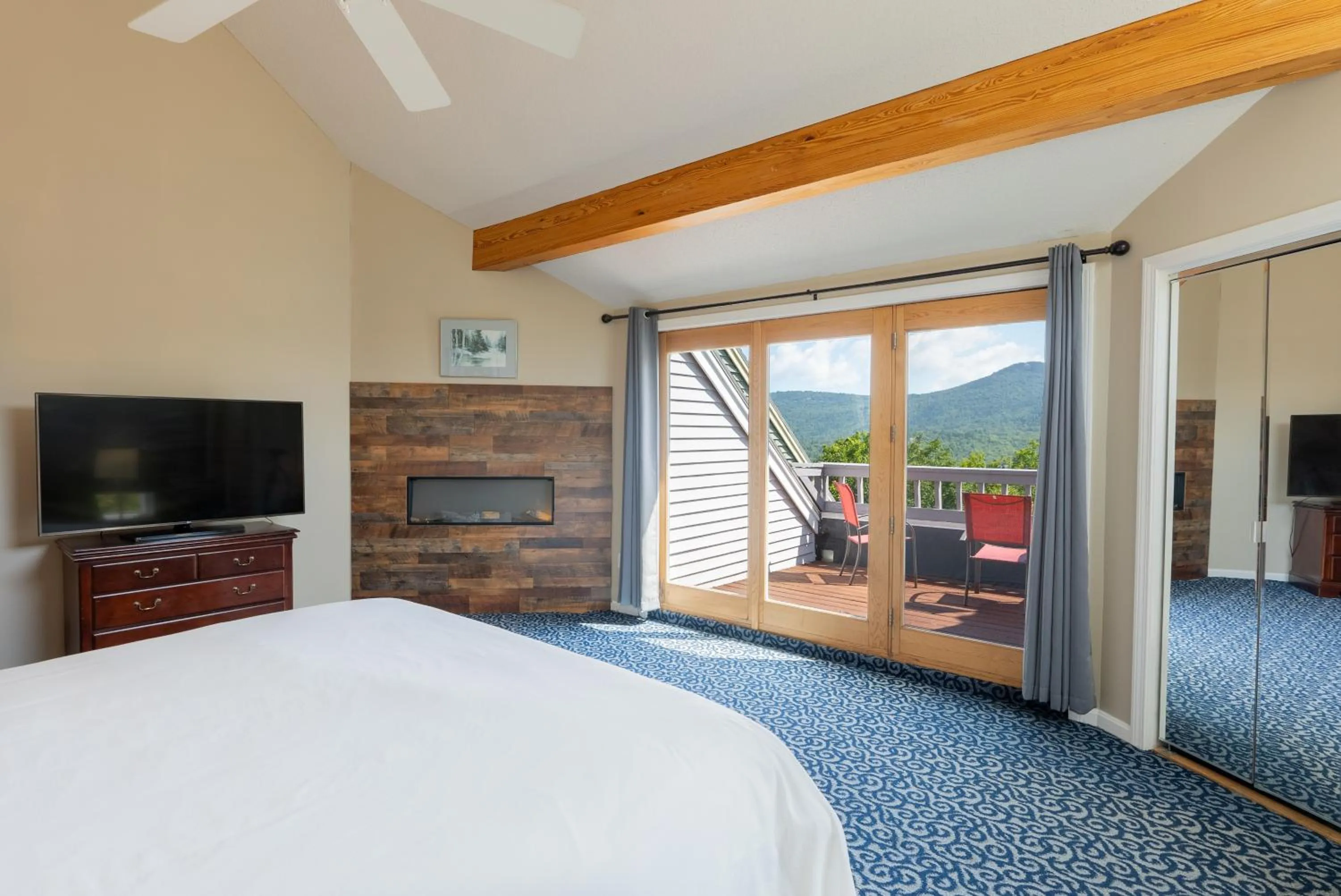 Bed in Nordic Village Condominium Resort