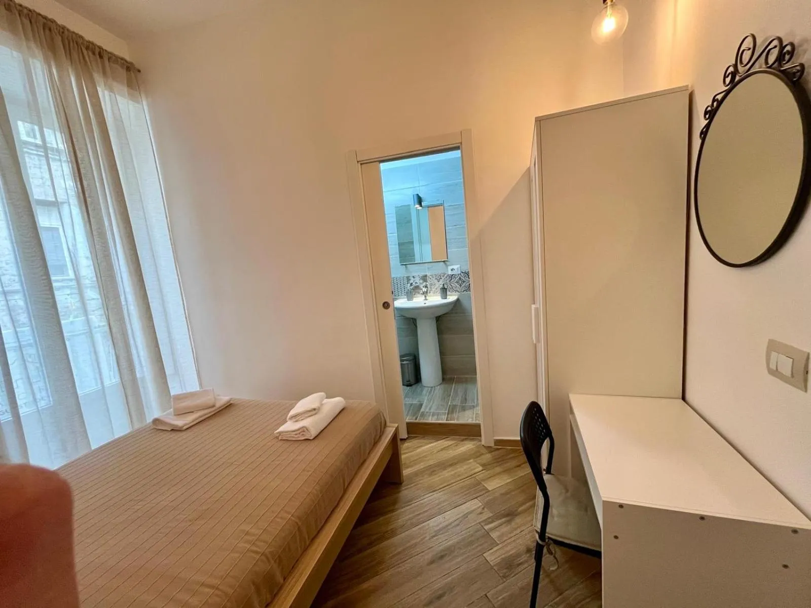 Bedroom, Bed in GuestHouse Marcanto - Duomo