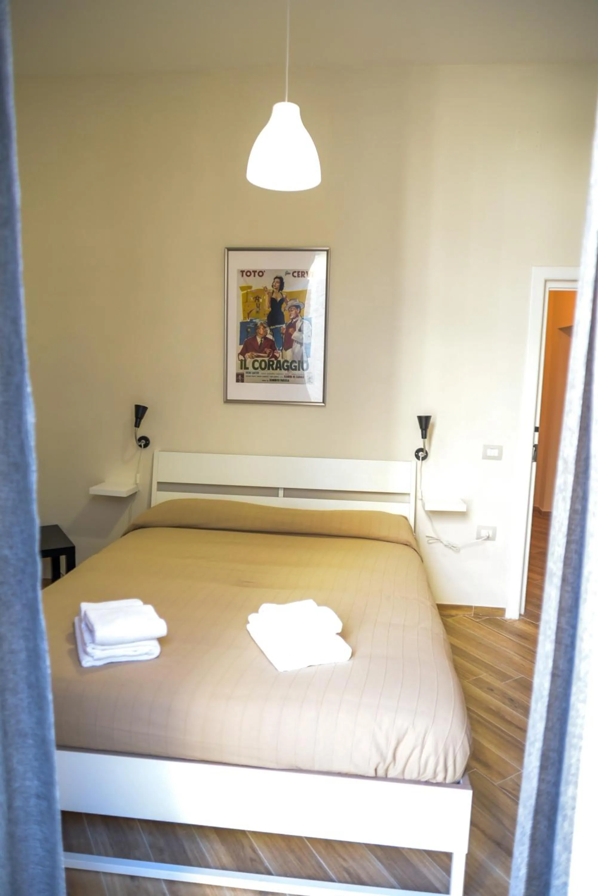 Bedroom, Bed in GuestHouse Marcanto - Duomo