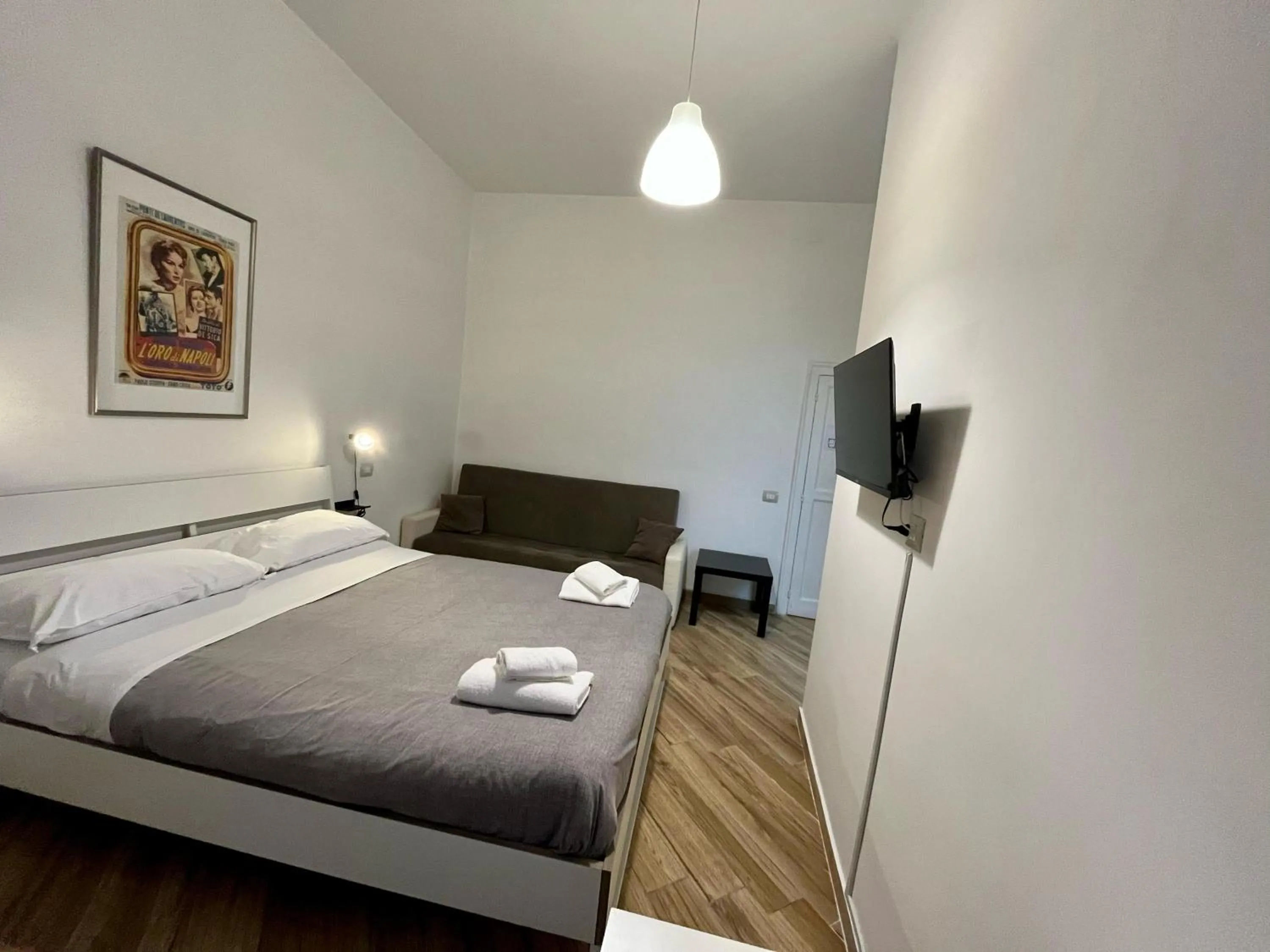 Bedroom, Bed in GuestHouse Marcanto - Duomo