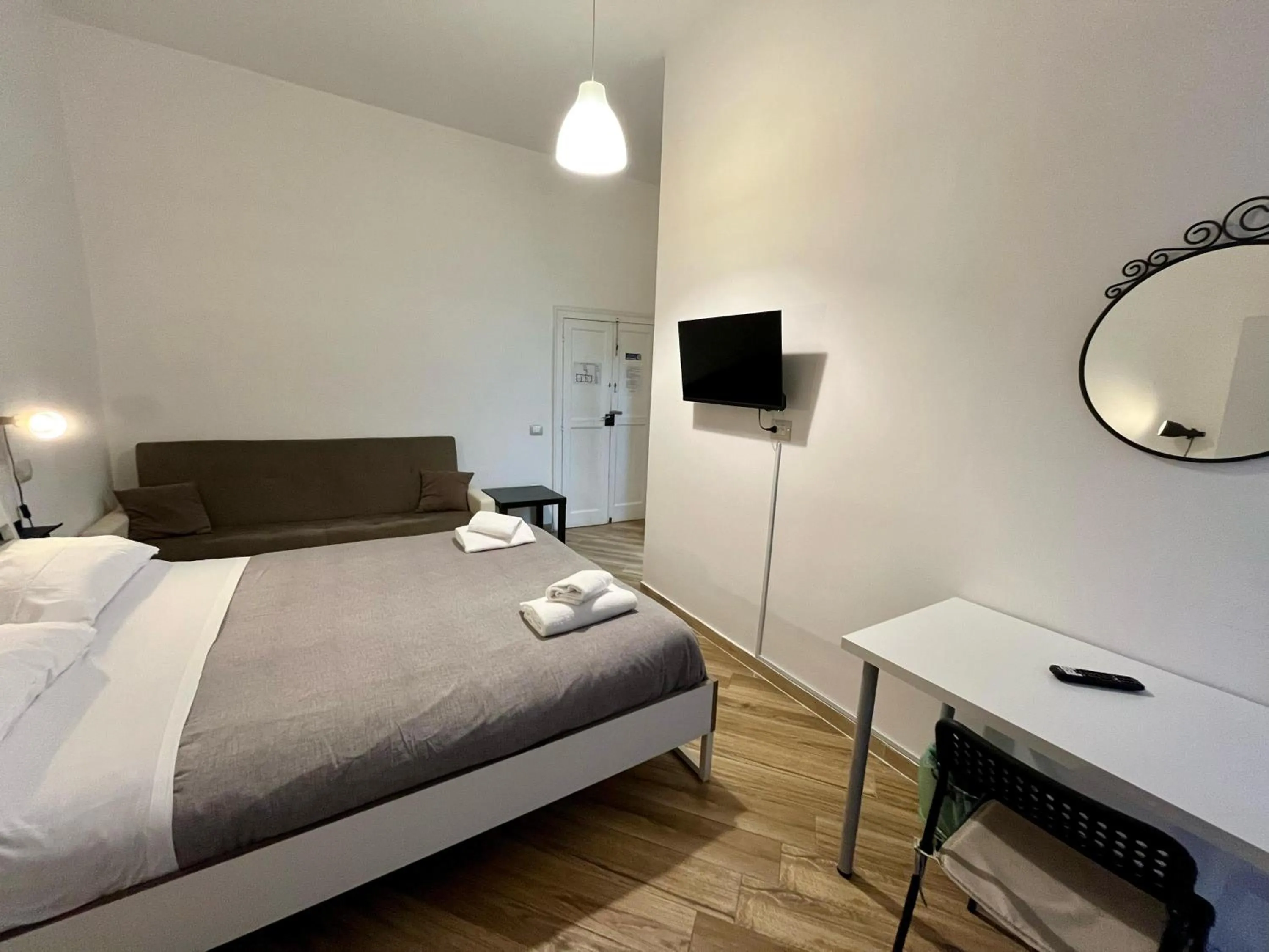 Bedroom, Bed in GuestHouse Marcanto - Duomo