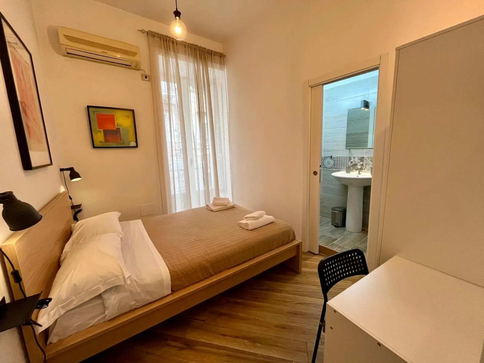 Bedroom, Bed in GuestHouse Marcanto - Duomo