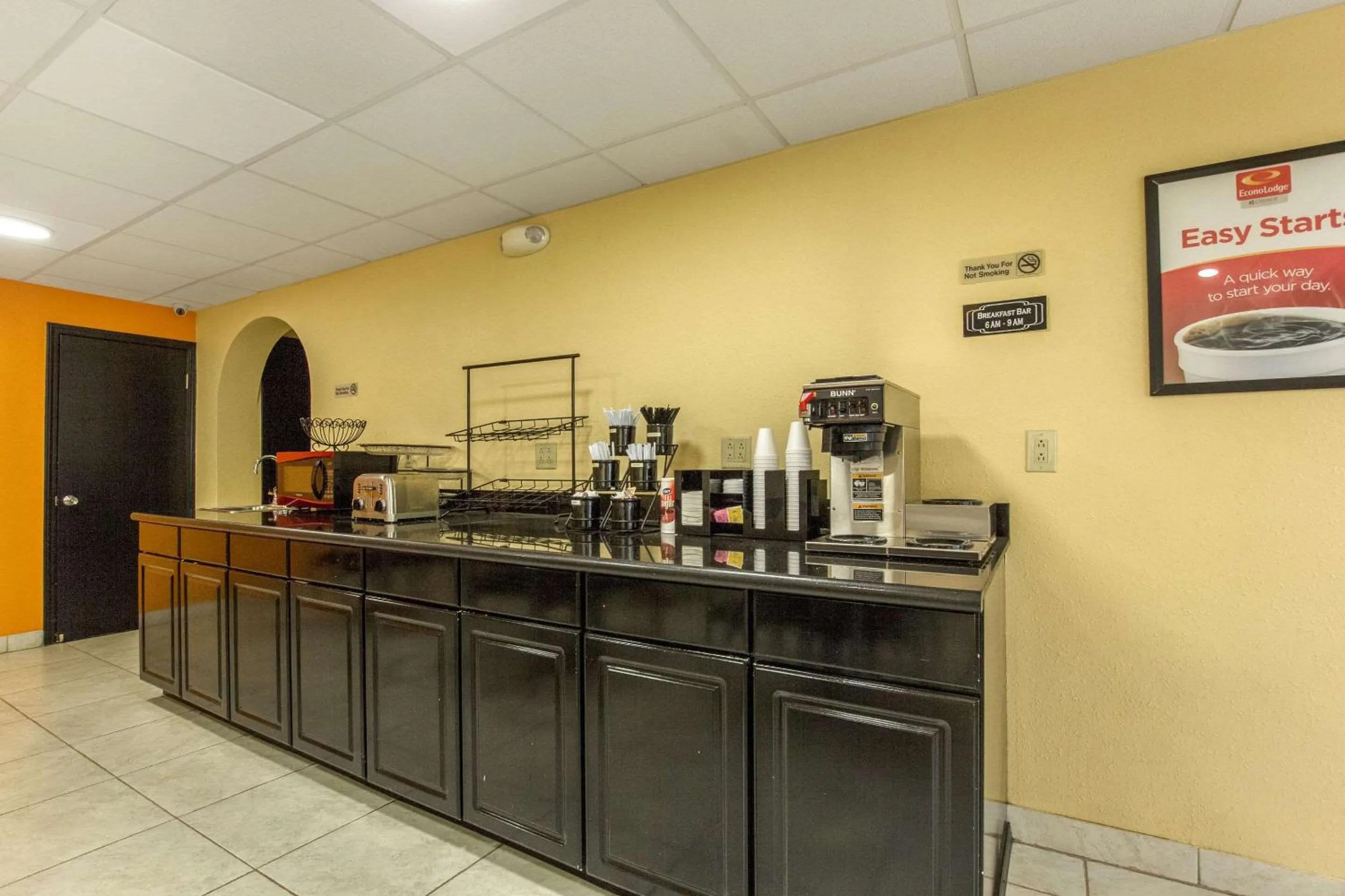 Breakfast in Econo Lodge Fort Knox