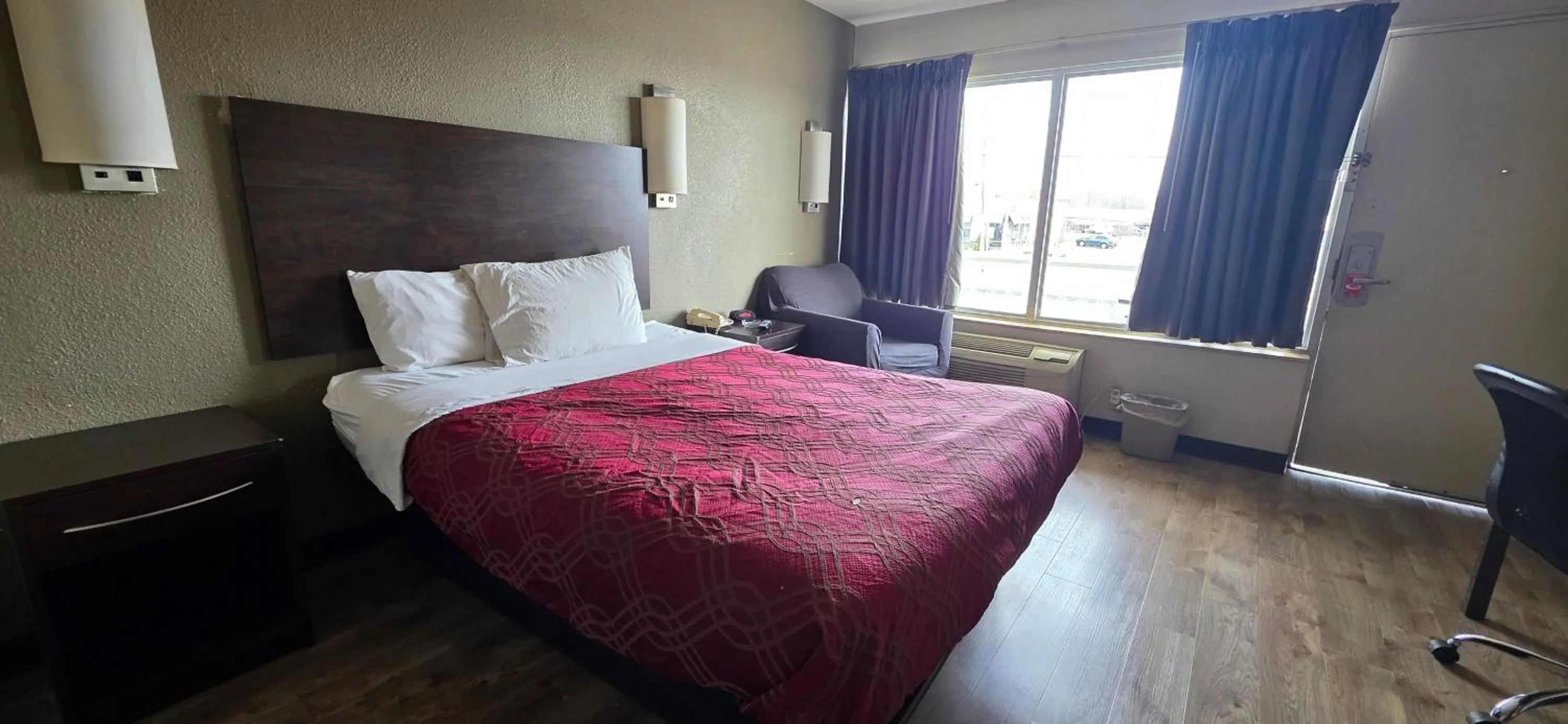 Bed in Econo Lodge Fort Knox