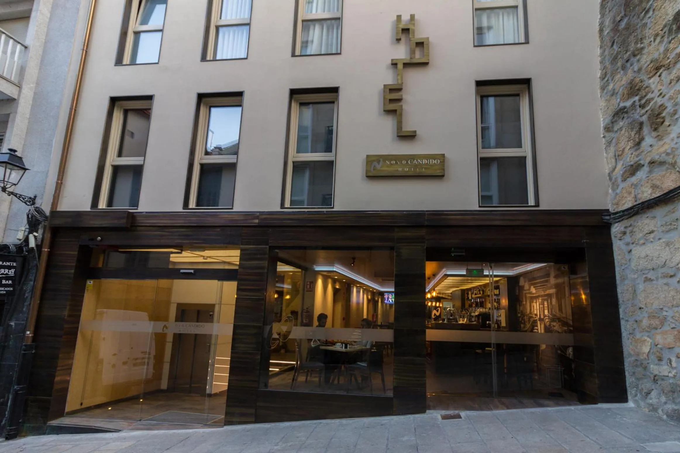 Facade/entrance in Hotel Novo Cándido