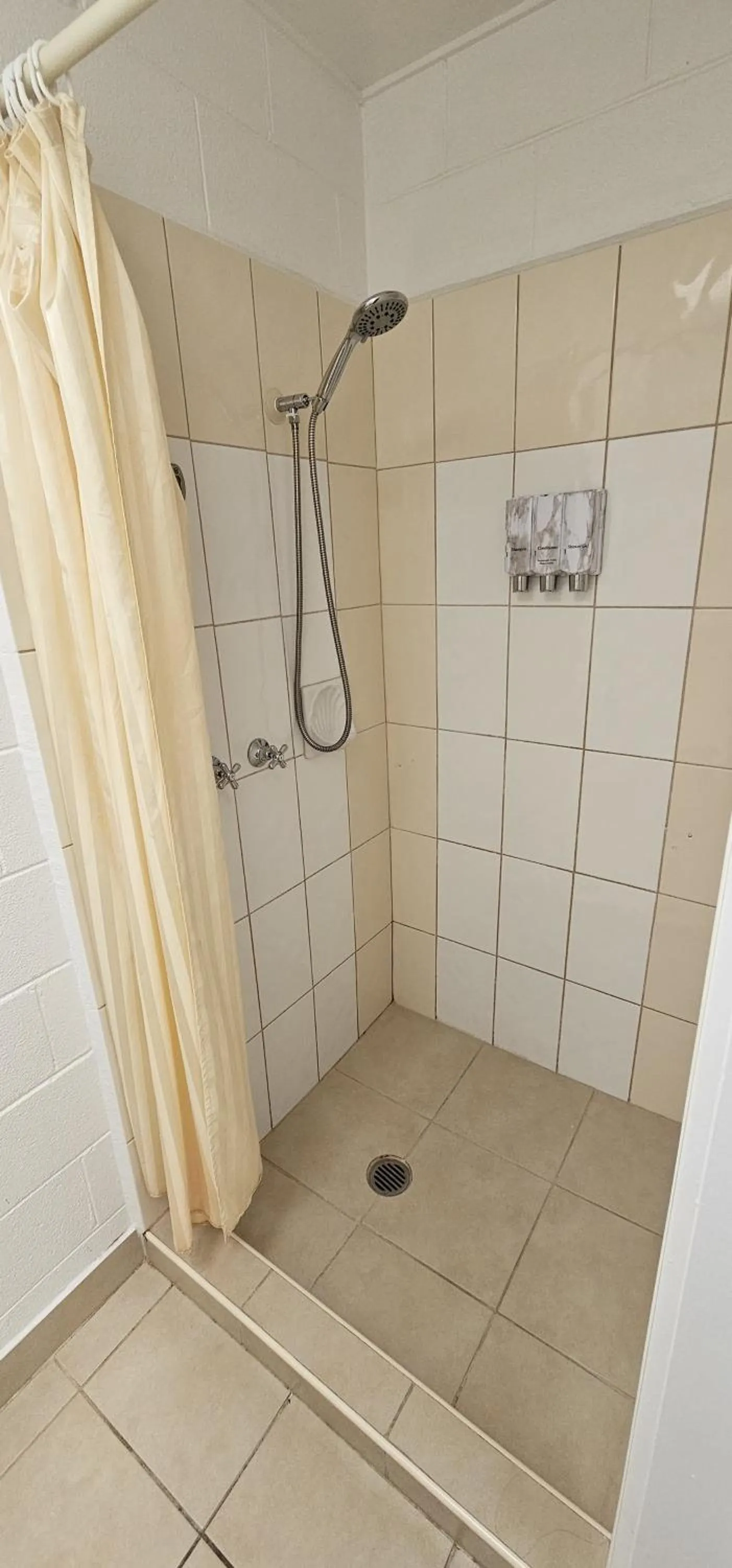 Bathroom in Ocean Views Motel Lakes Entrance