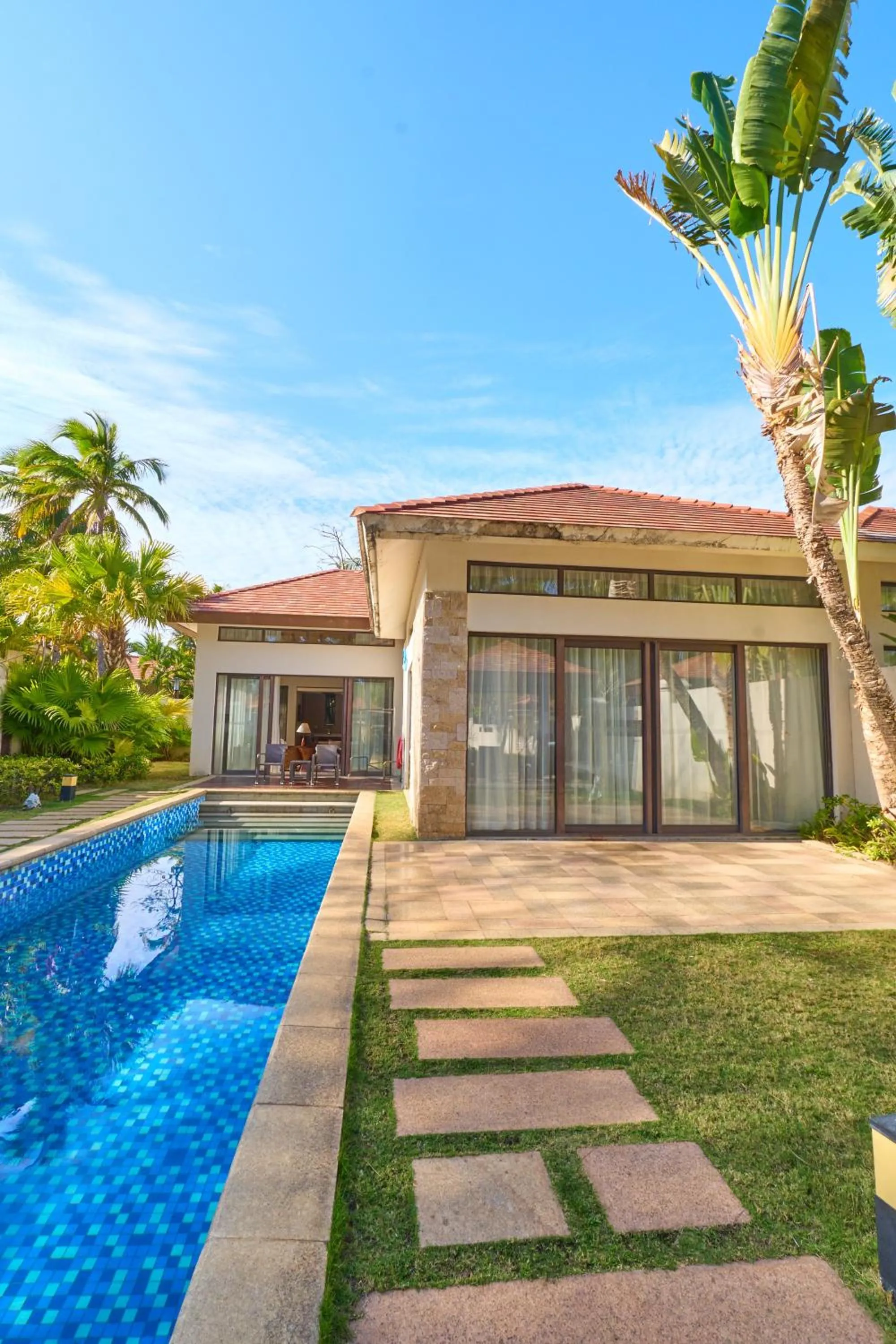 Balcony/Terrace in Grand Metropark Villa Resort Sanya Yalong Bay