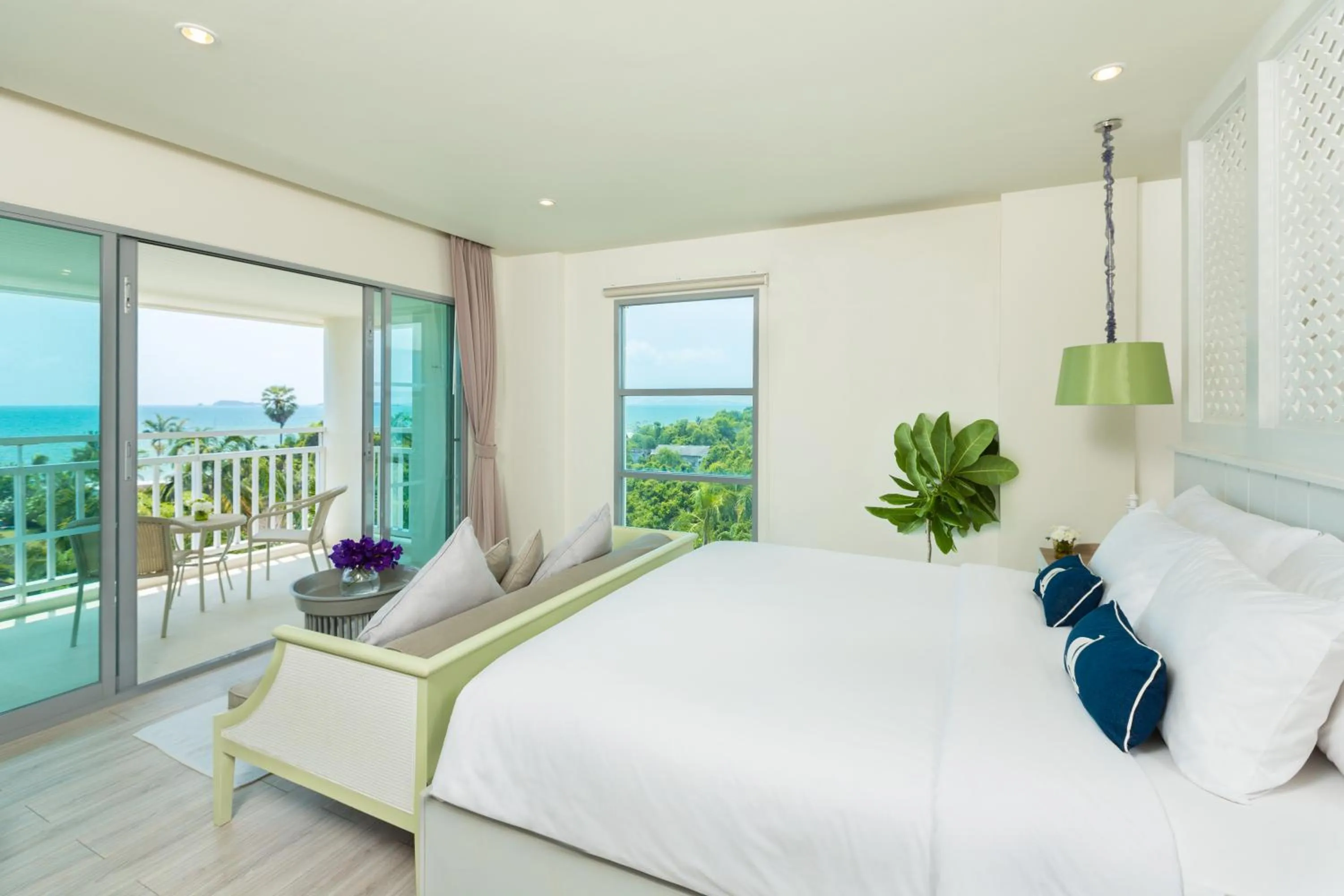 Balcony/Terrace, Bed in Bandara On Sea, Rayong