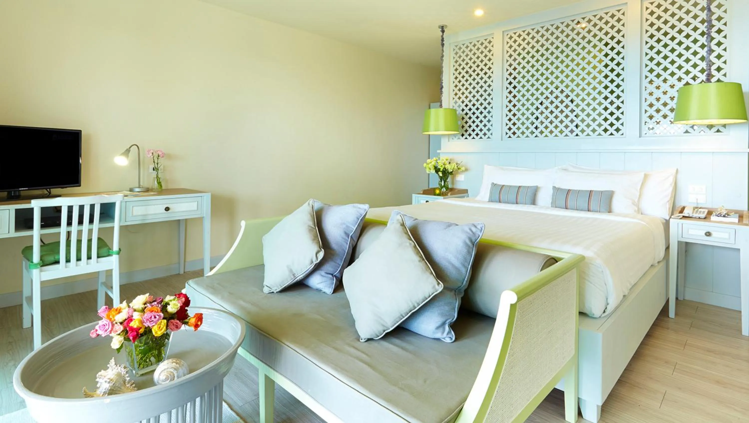 Living room, Bed in Bandara On Sea, Rayong