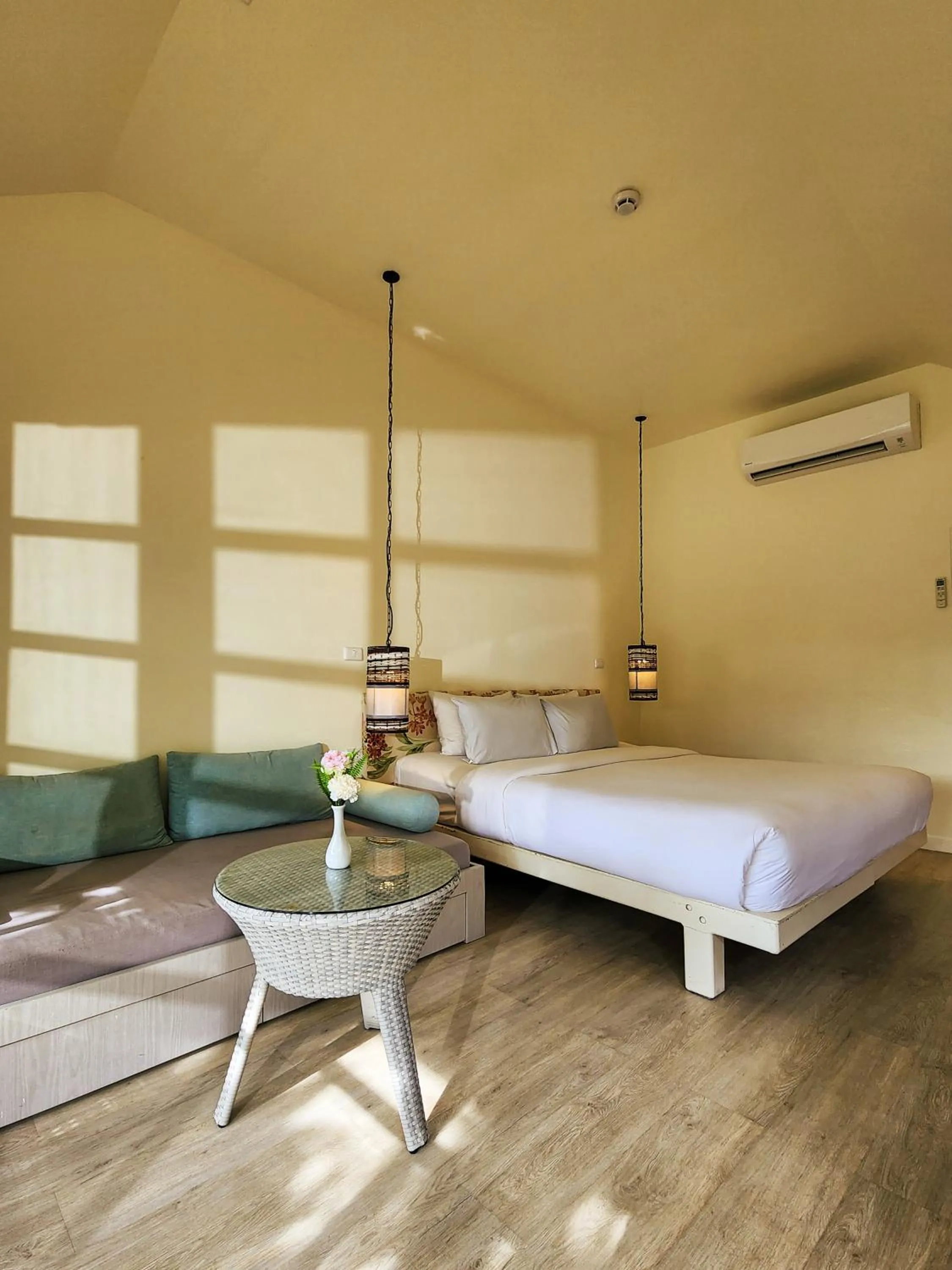 Photo of the whole room, Bed in Bandara On Sea, Rayong