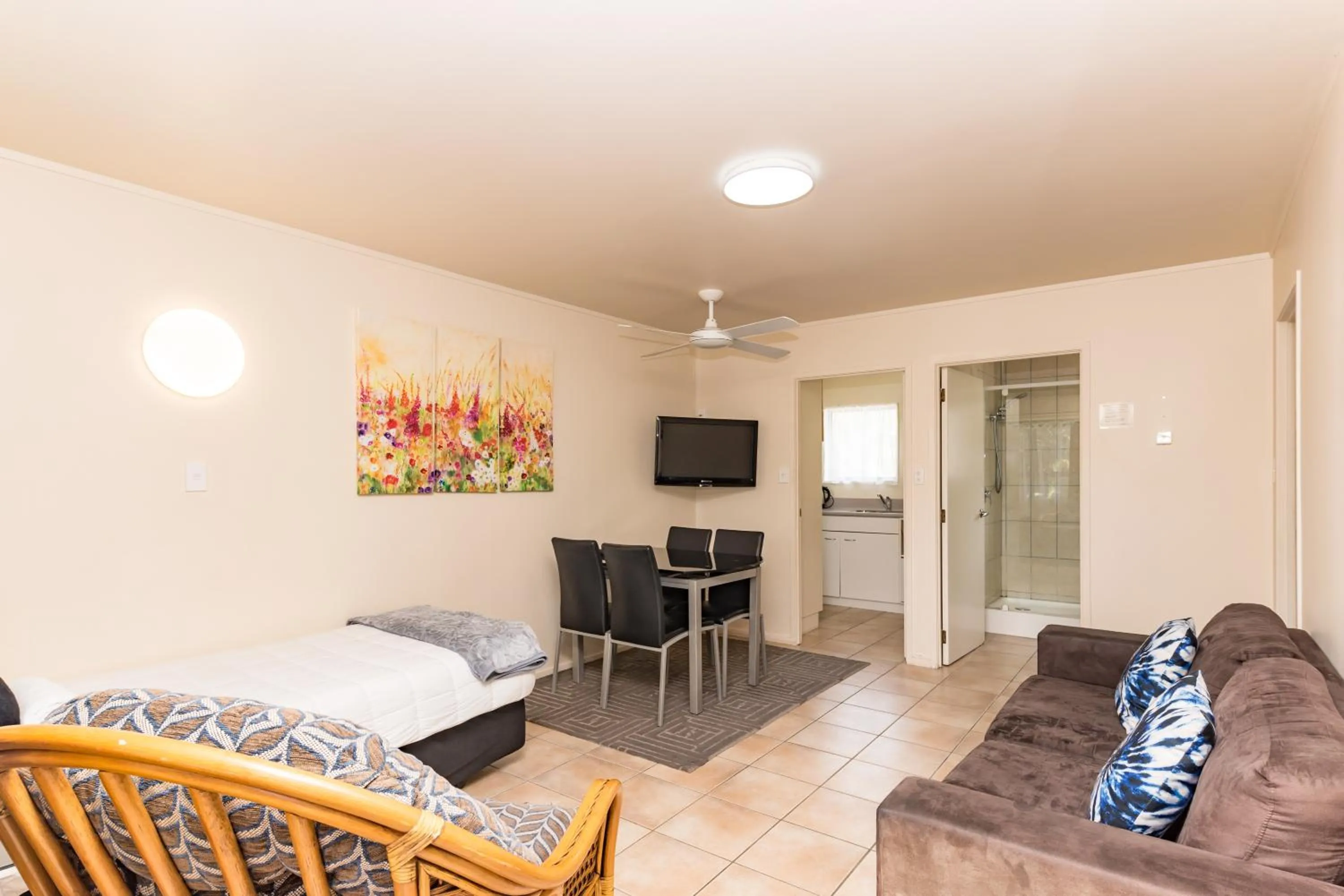 Living room in Dolphin Motel