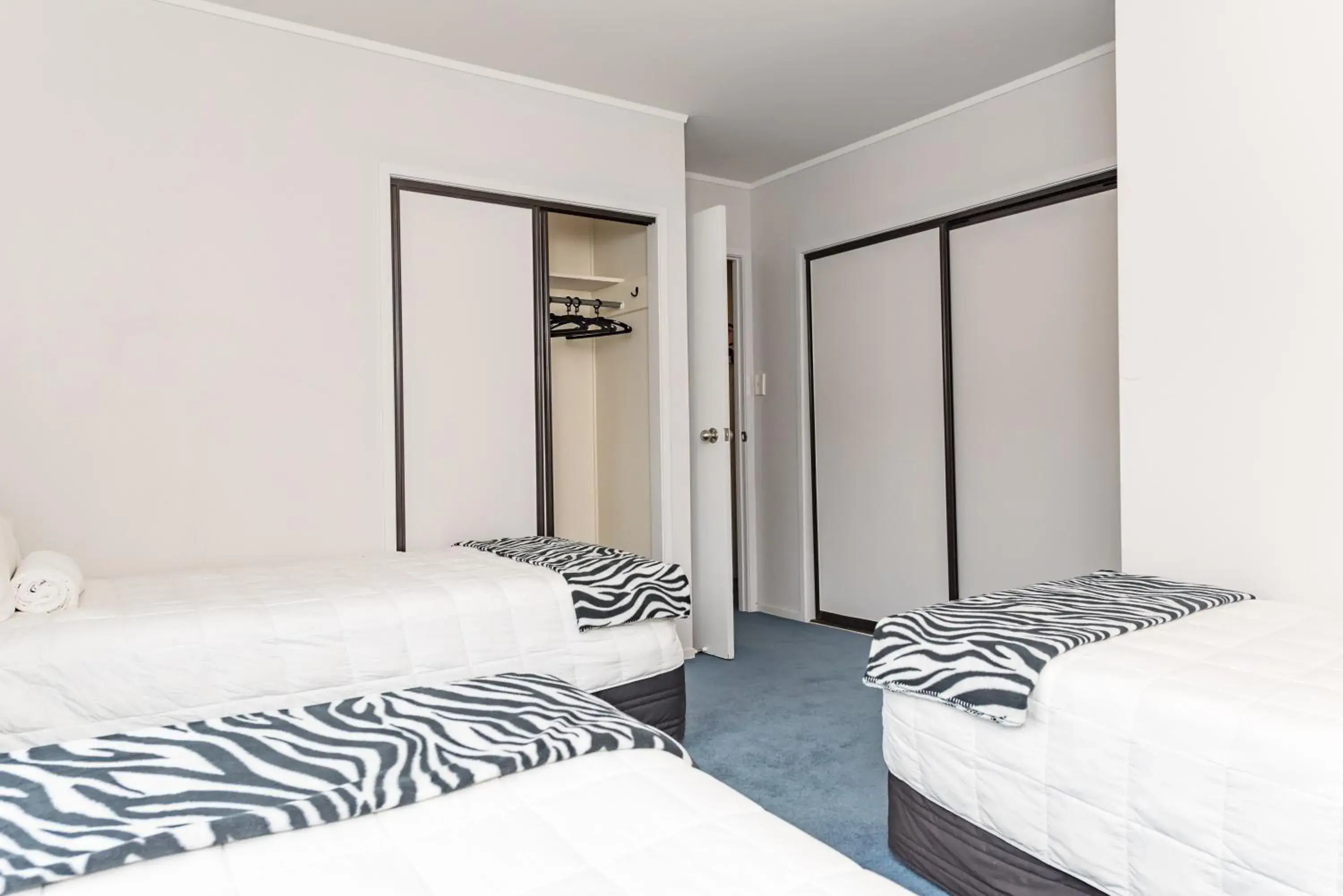 Large Family Apartment in Dolphin Motel Large Family Apartment in Dolphin Motel