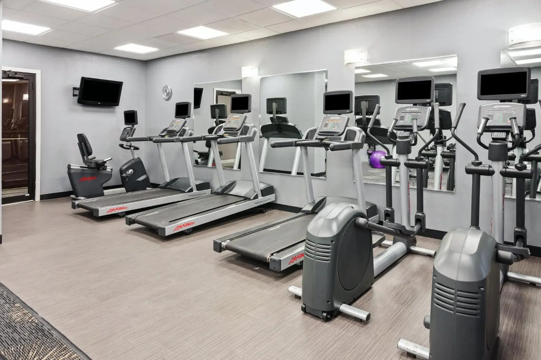 Fitness centre/facilities in Holiday Inn Chicago/Oak Brook by IHG Fitness centre/facilities in Holiday Inn Chicago/Oak Brook by IHG