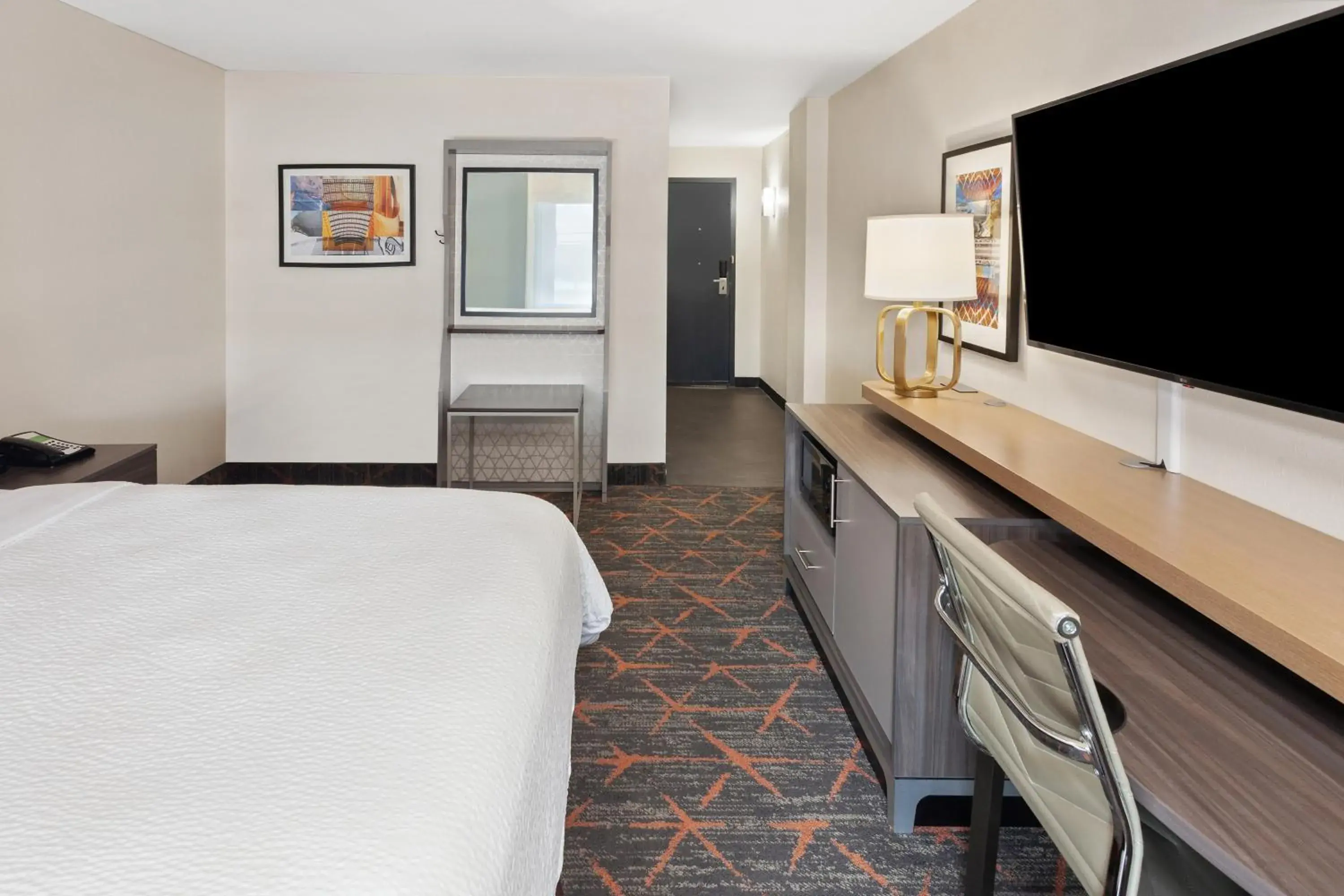 Bed in Holiday Inn Chicago/Oak Brook by IHG Bed in Holiday Inn Chicago/Oak Brook by IHG