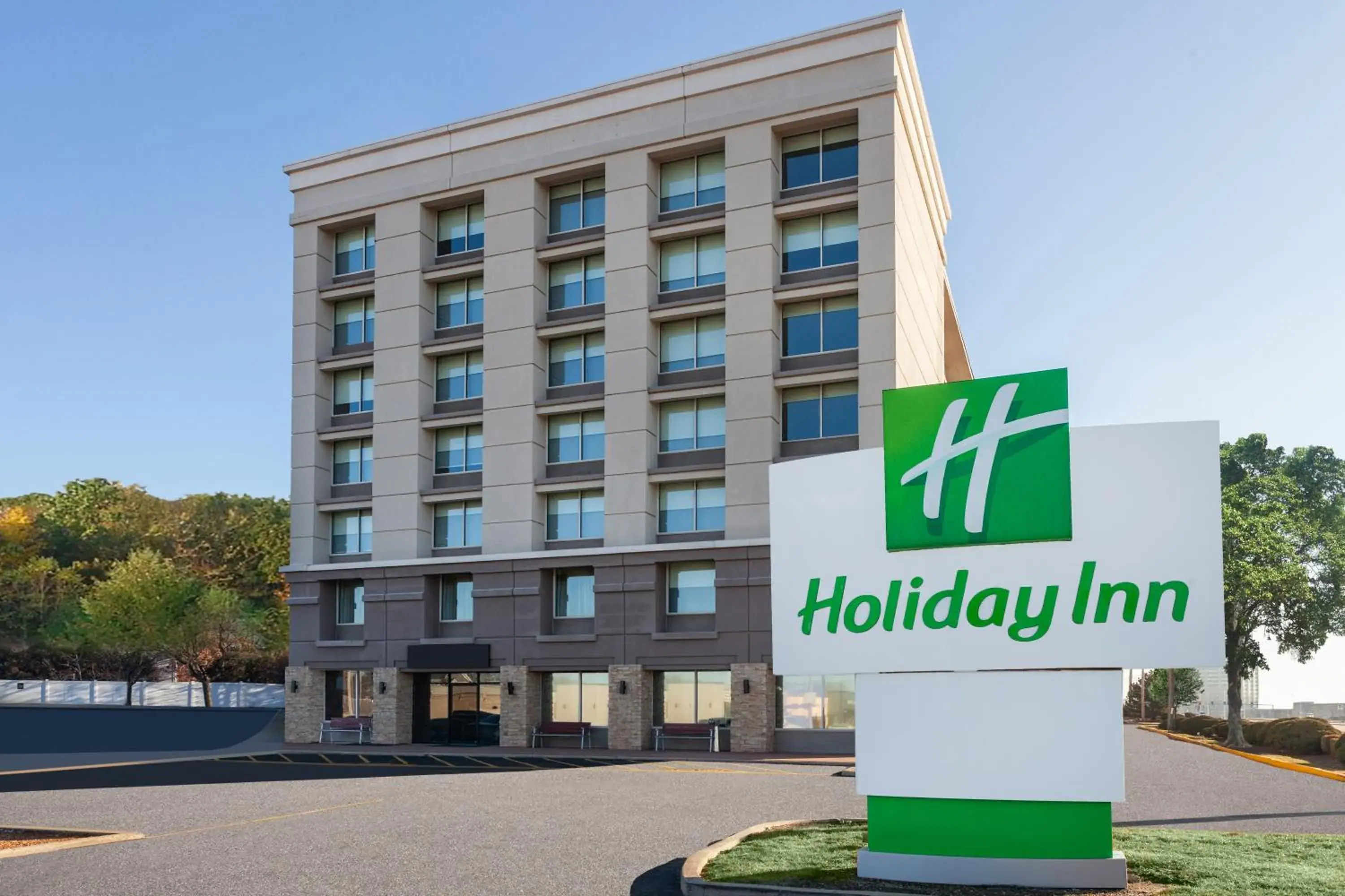 Property building in Holiday Inn Chicago/Oak Brook by IHG Property building in Holiday Inn Chicago/Oak Brook by IHG