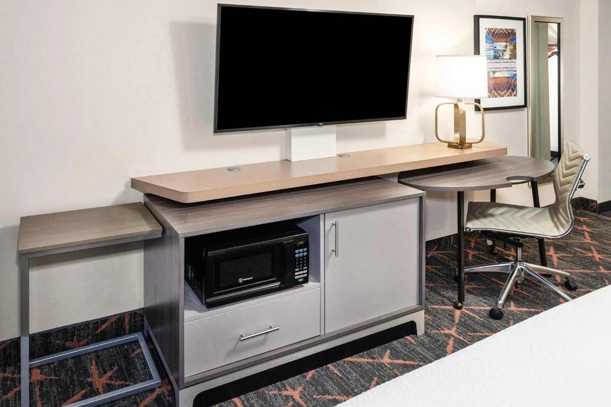 Photo of the whole room in Holiday Inn Chicago/Oak Brook by IHG