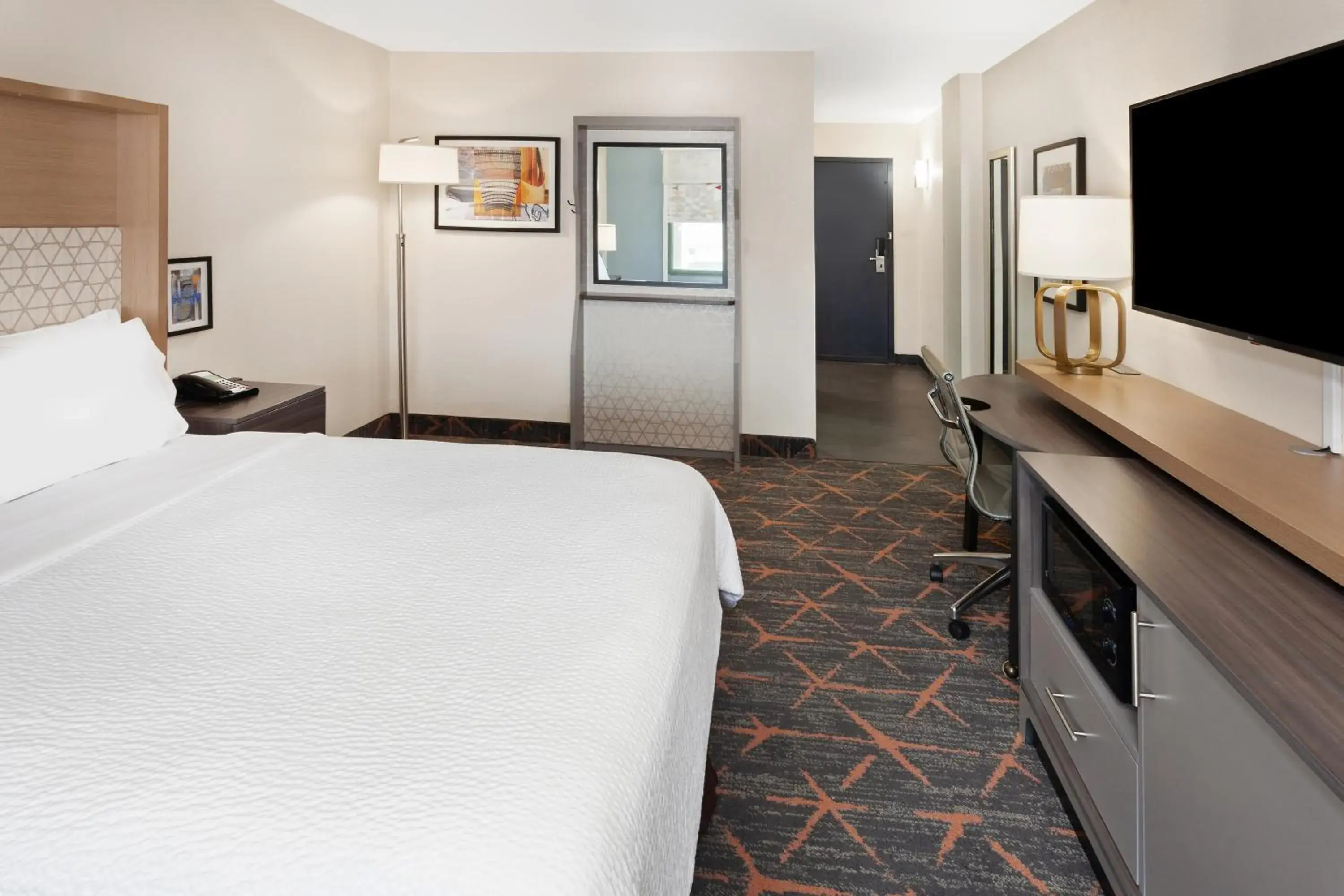 Bed in Holiday Inn Chicago/Oak Brook by IHG Bed in Holiday Inn Chicago/Oak Brook by IHG