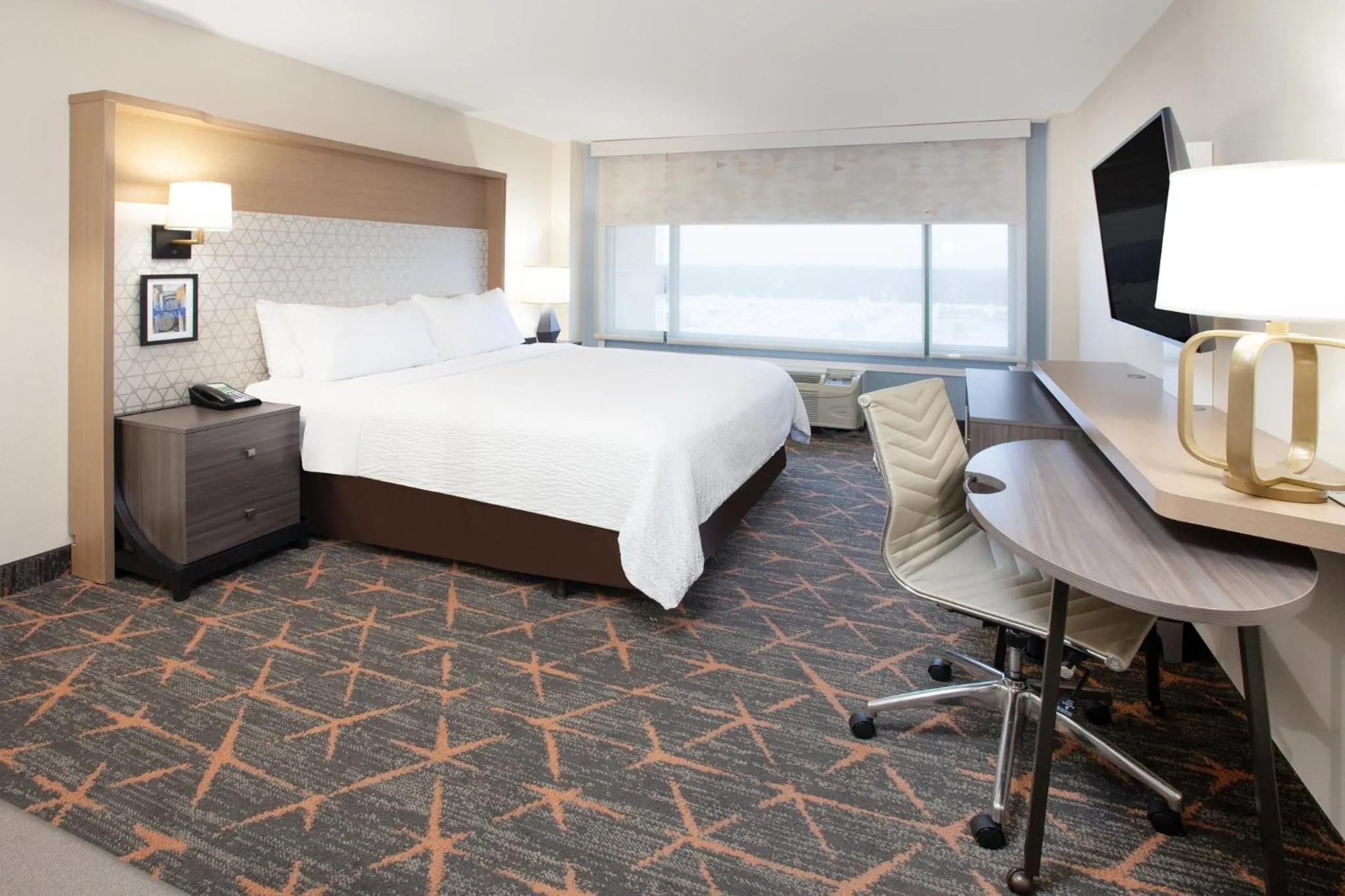 Photo of the whole room, Bed in Holiday Inn Chicago/Oak Brook by IHG