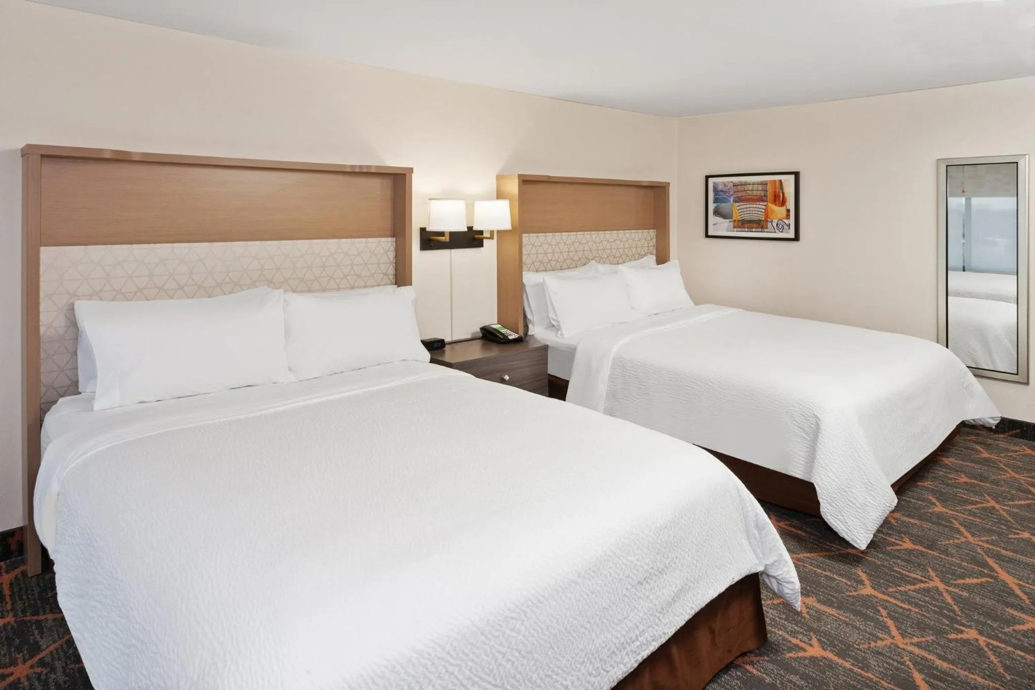 Photo of the whole room, Bed in Holiday Inn Chicago/Oak Brook by IHG