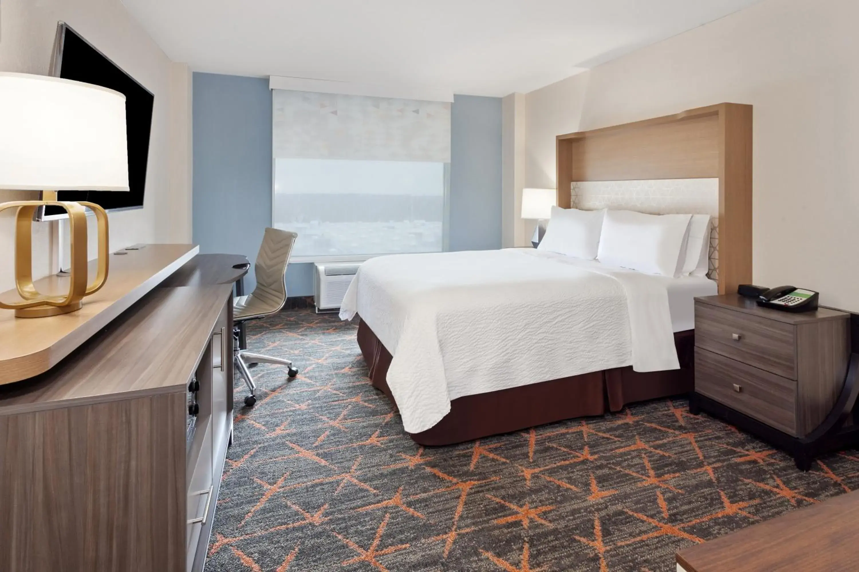 Bed in Holiday Inn Chicago/Oak Brook by IHG Bed in Holiday Inn Chicago/Oak Brook by IHG