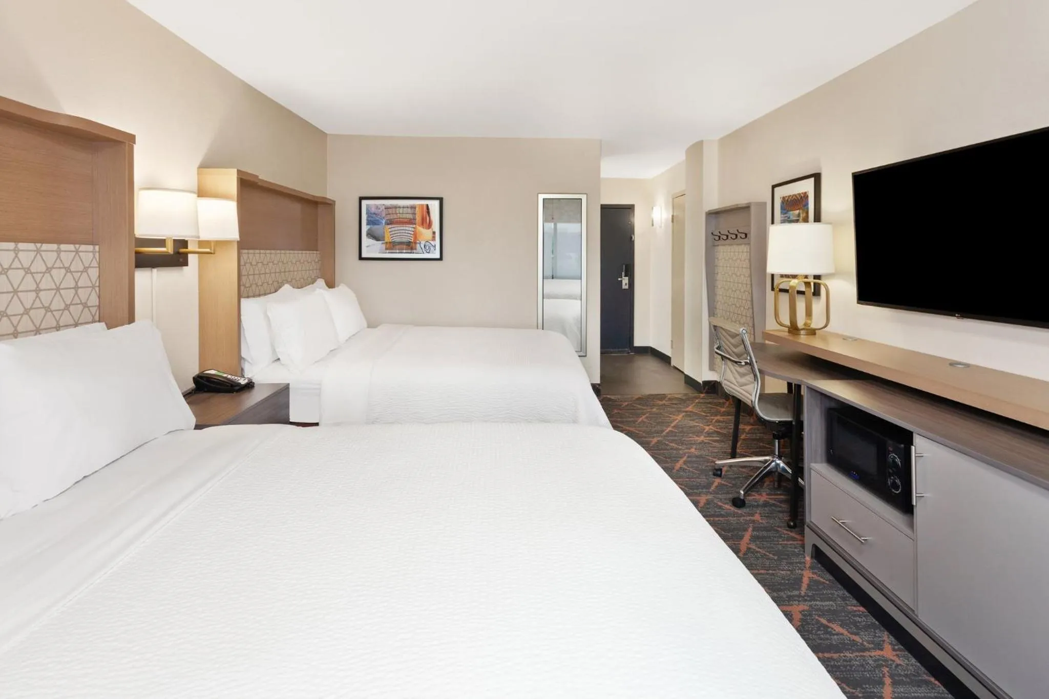 Photo of the whole room, Bed in Holiday Inn Chicago/Oak Brook by IHG