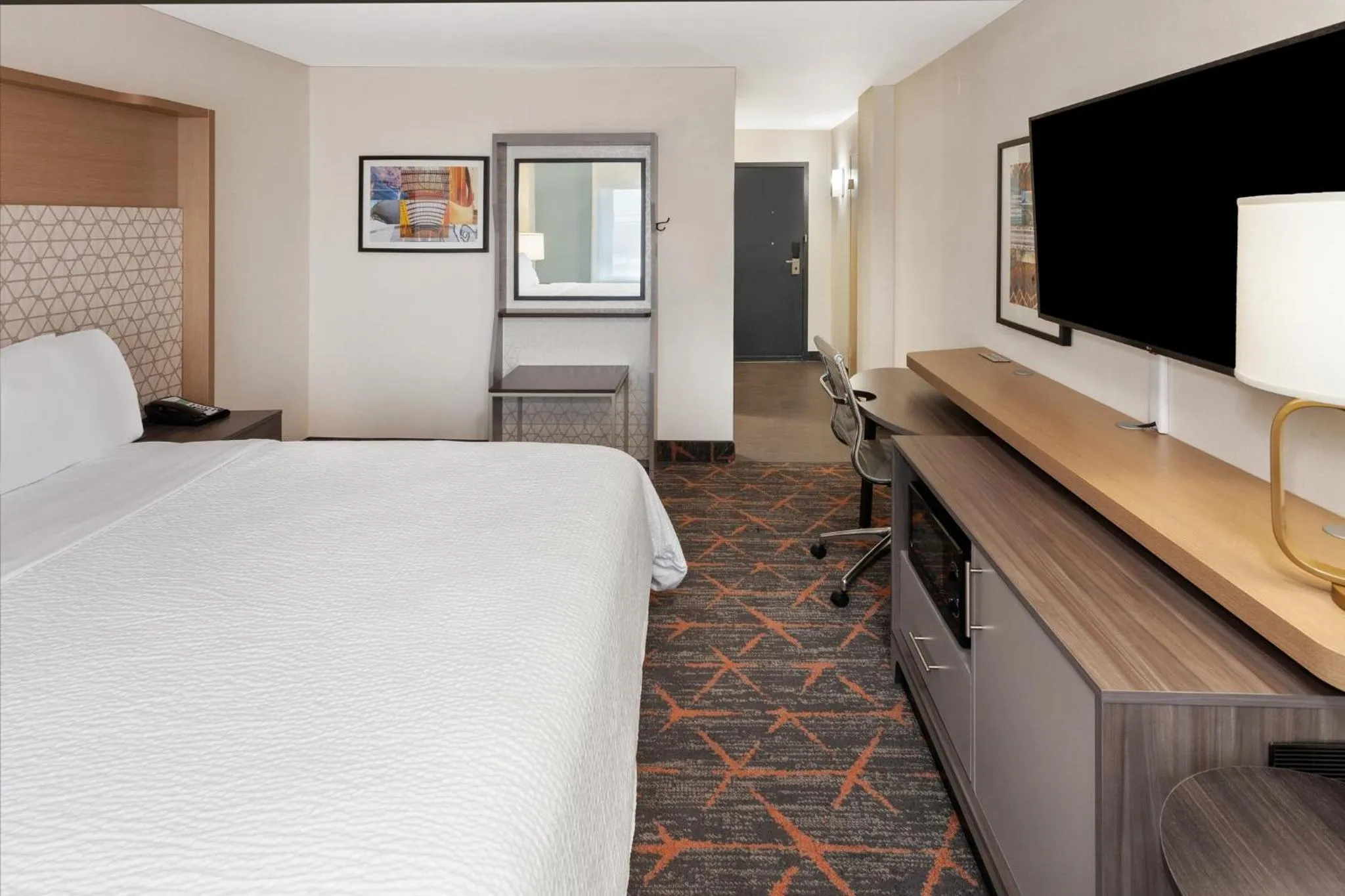 Photo of the whole room, Bed in Holiday Inn Chicago/Oak Brook by IHG