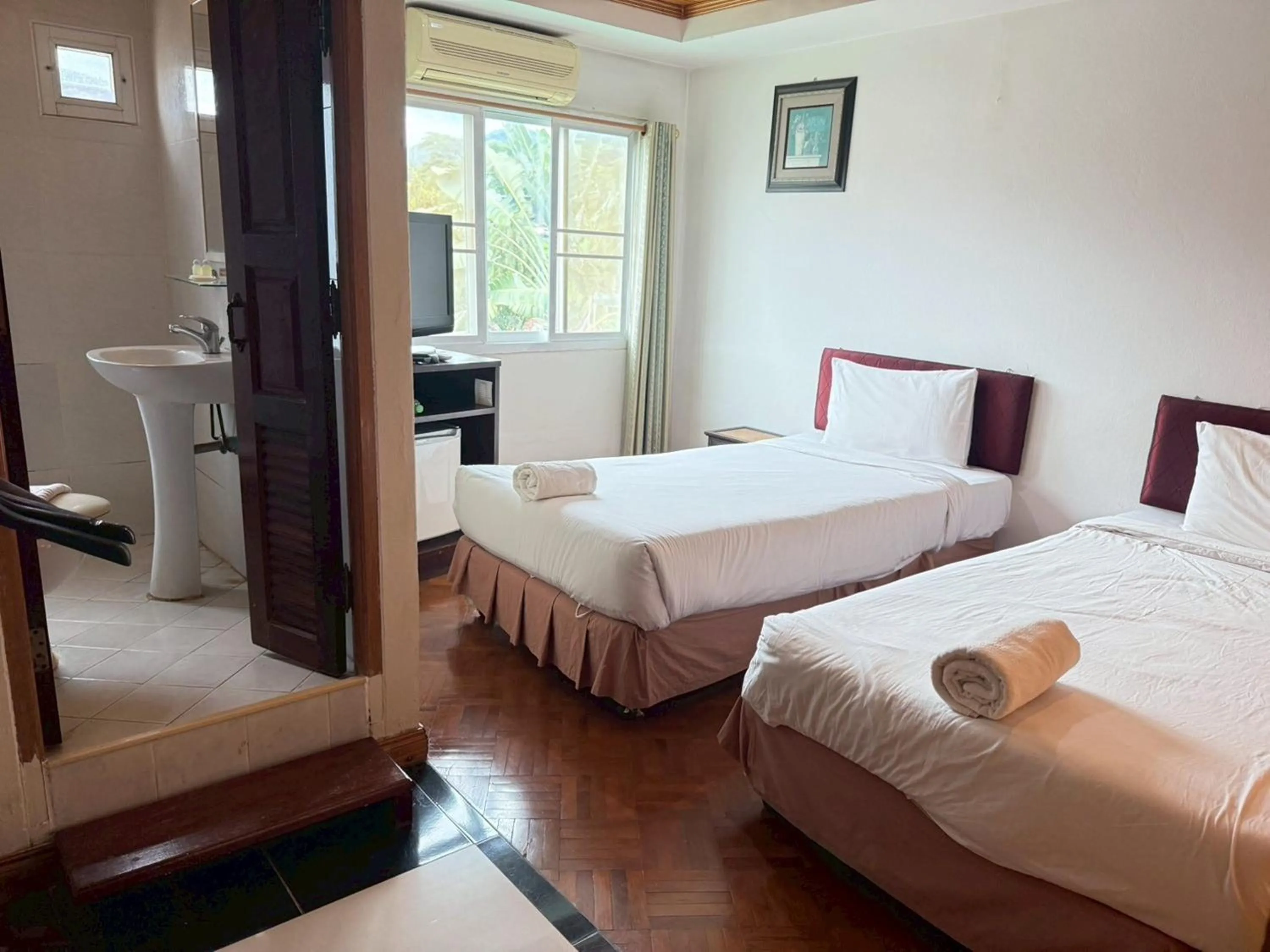 Photo of the whole room, Bed in Maekhong Delta Boutique Hotel