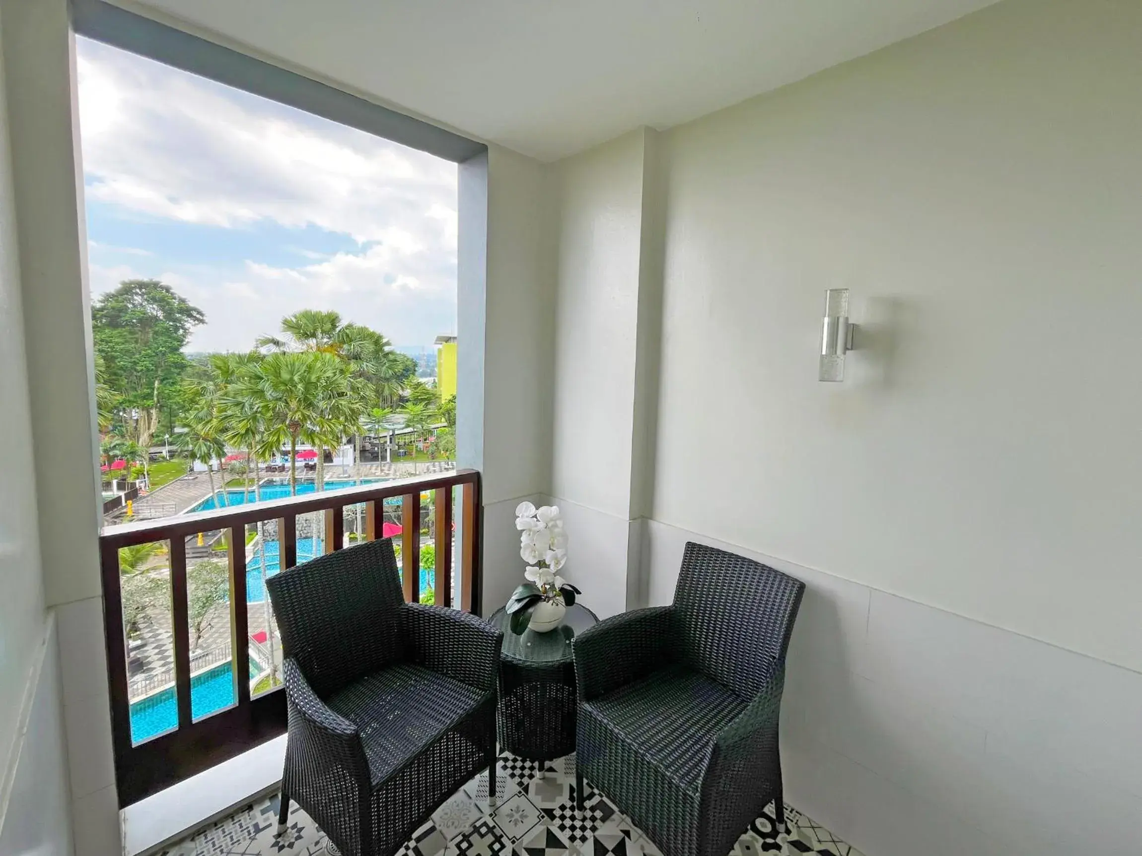 Deluxe Double or Twin Room in Aston Bogor Hotel and Resort Deluxe Double or Twin Room in Aston Bogor Hotel and Resort