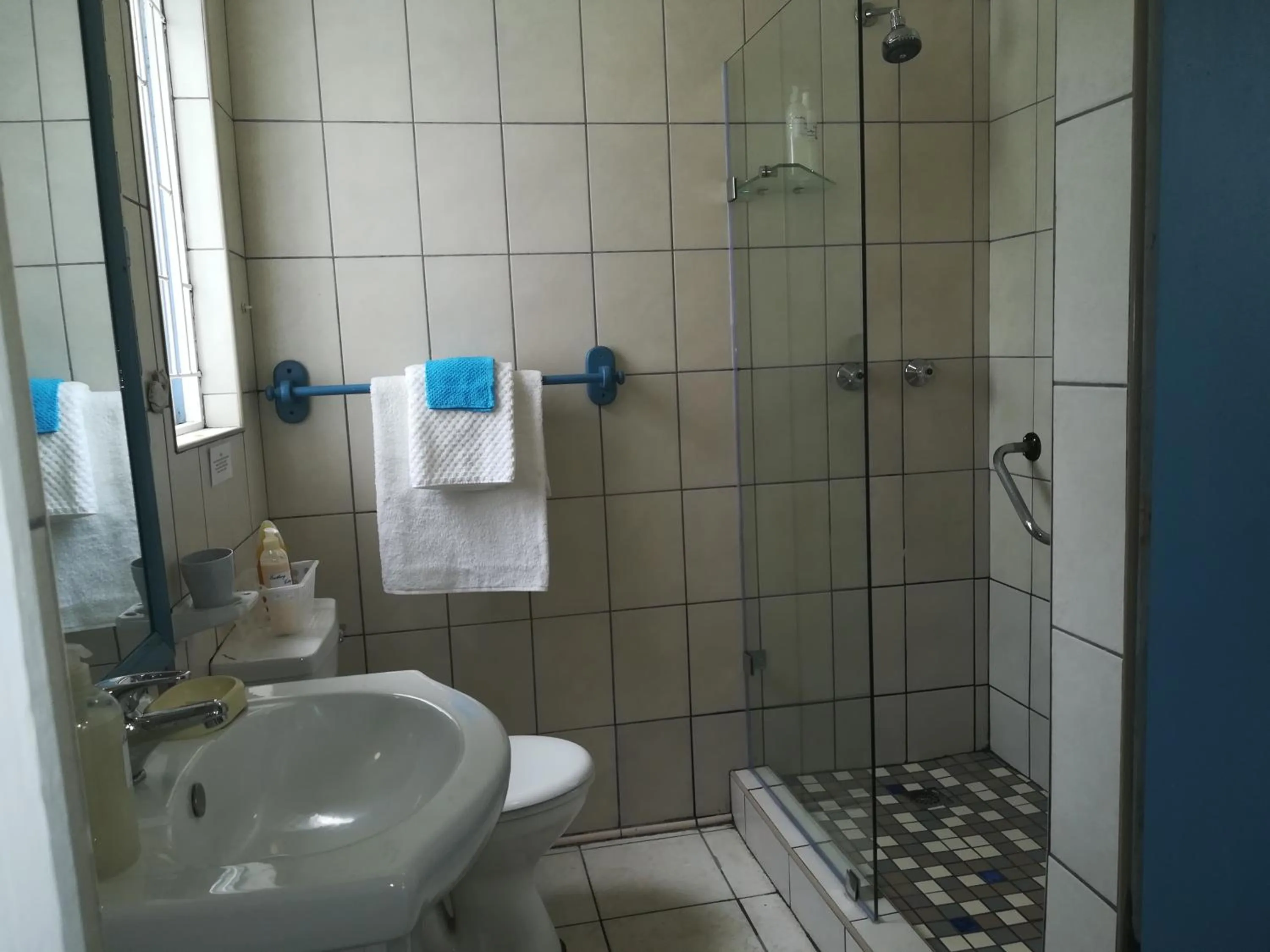 Bathroom in Eastbury Cottage