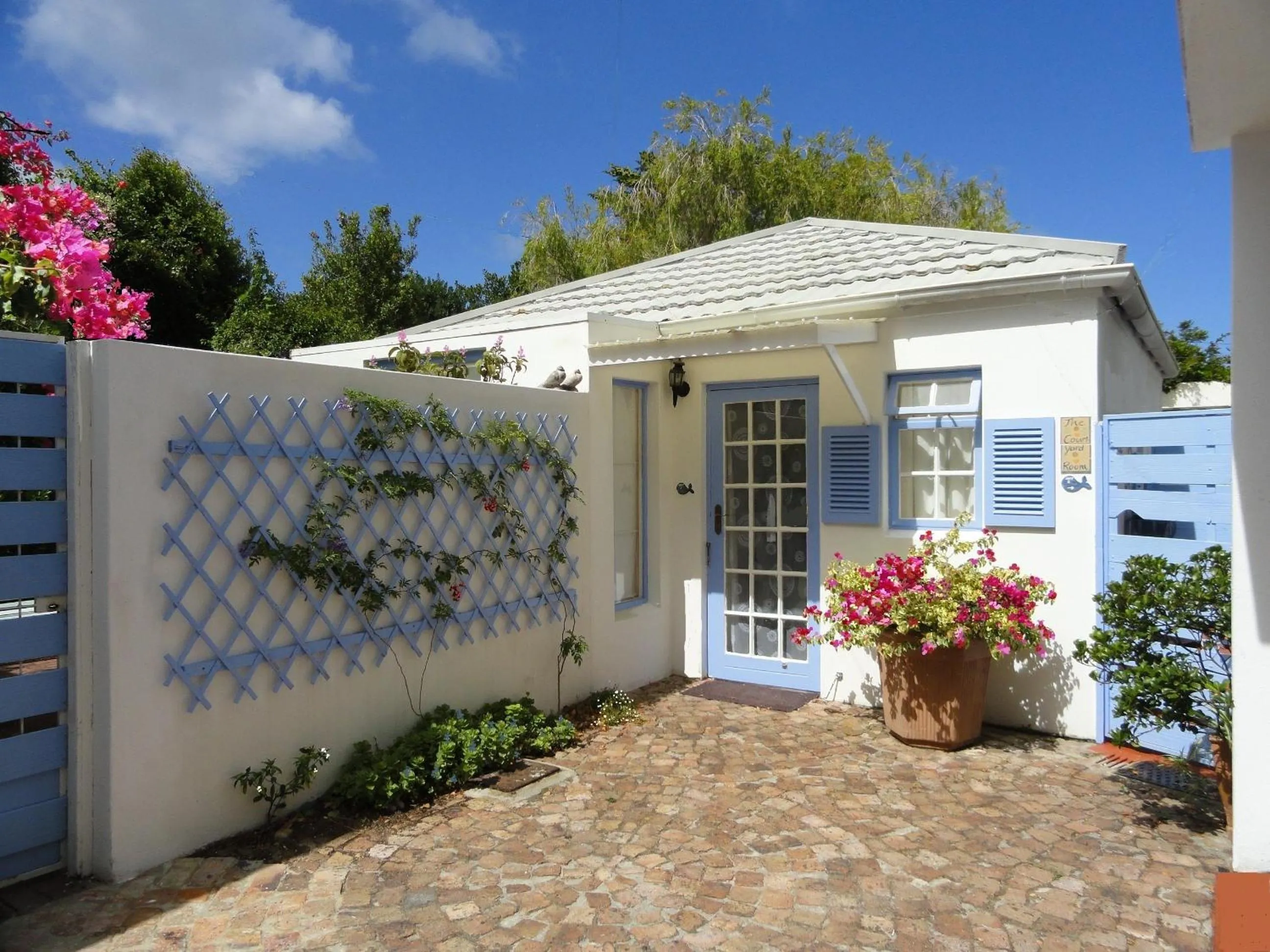 Facade/entrance in Eastbury Cottage
