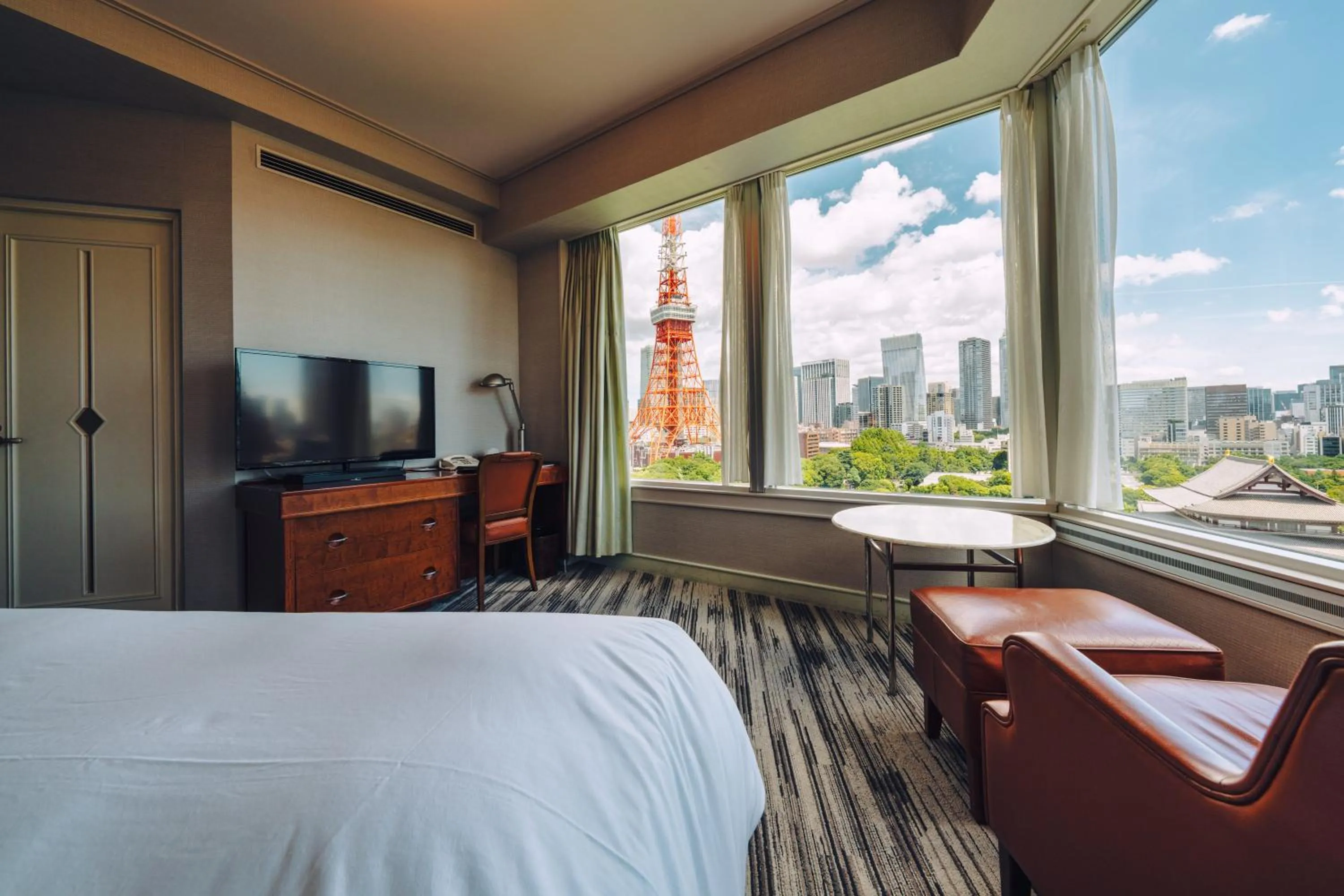 Landmark view, Bed in The Prince Park Tower Tokyo - Preferred Hotels & Resorts, LVX Collection