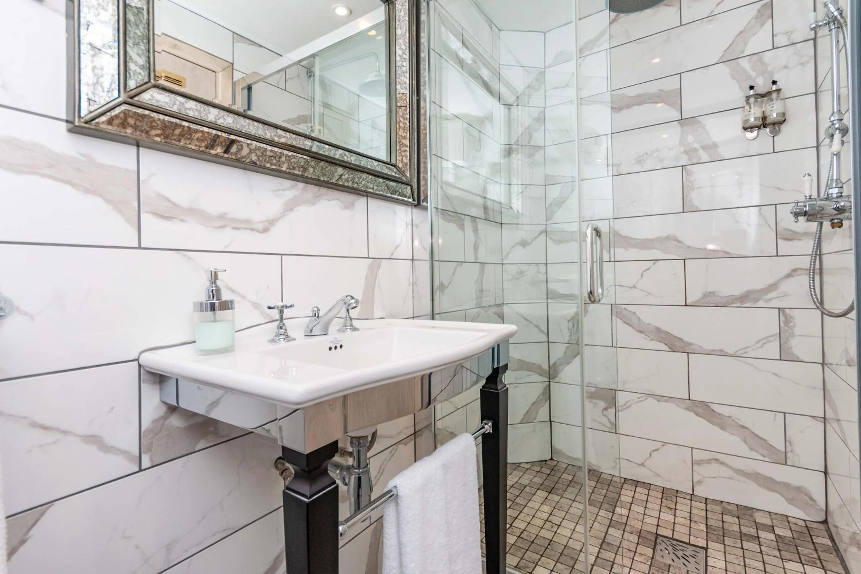 Shower in Old town Brewery Apartment