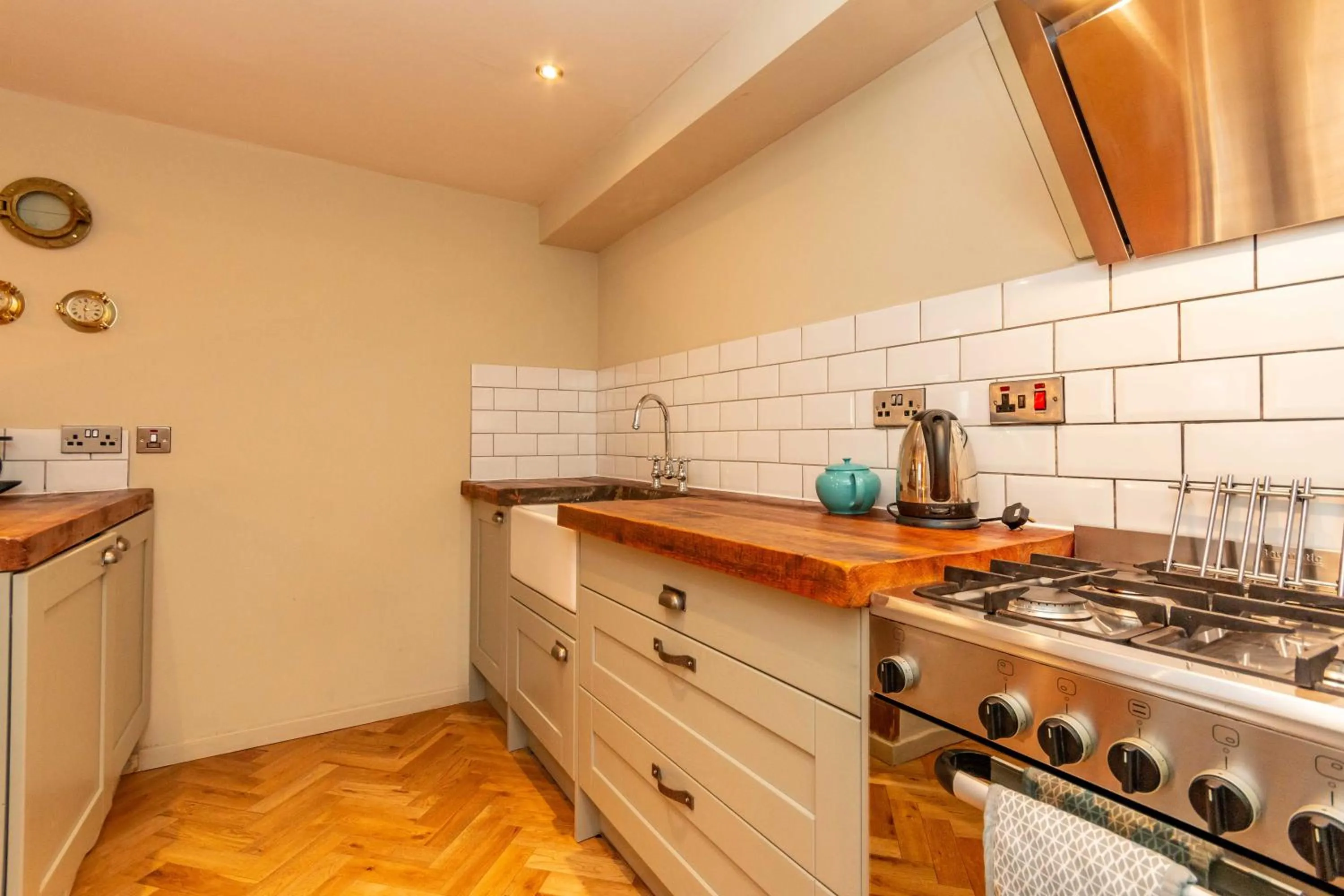 Kitchen or kitchenette in Old town Brewery Apartment