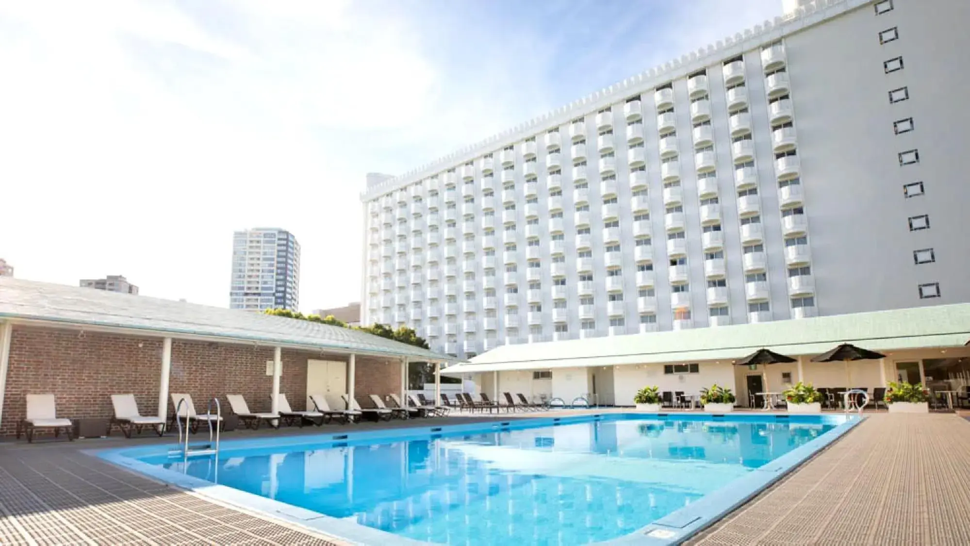 Swimming pool in The Prince Sakura Tower Tokyo, Autograph Collection Swimming pool in The Prince Sakura Tower Tokyo, Autograph Collection