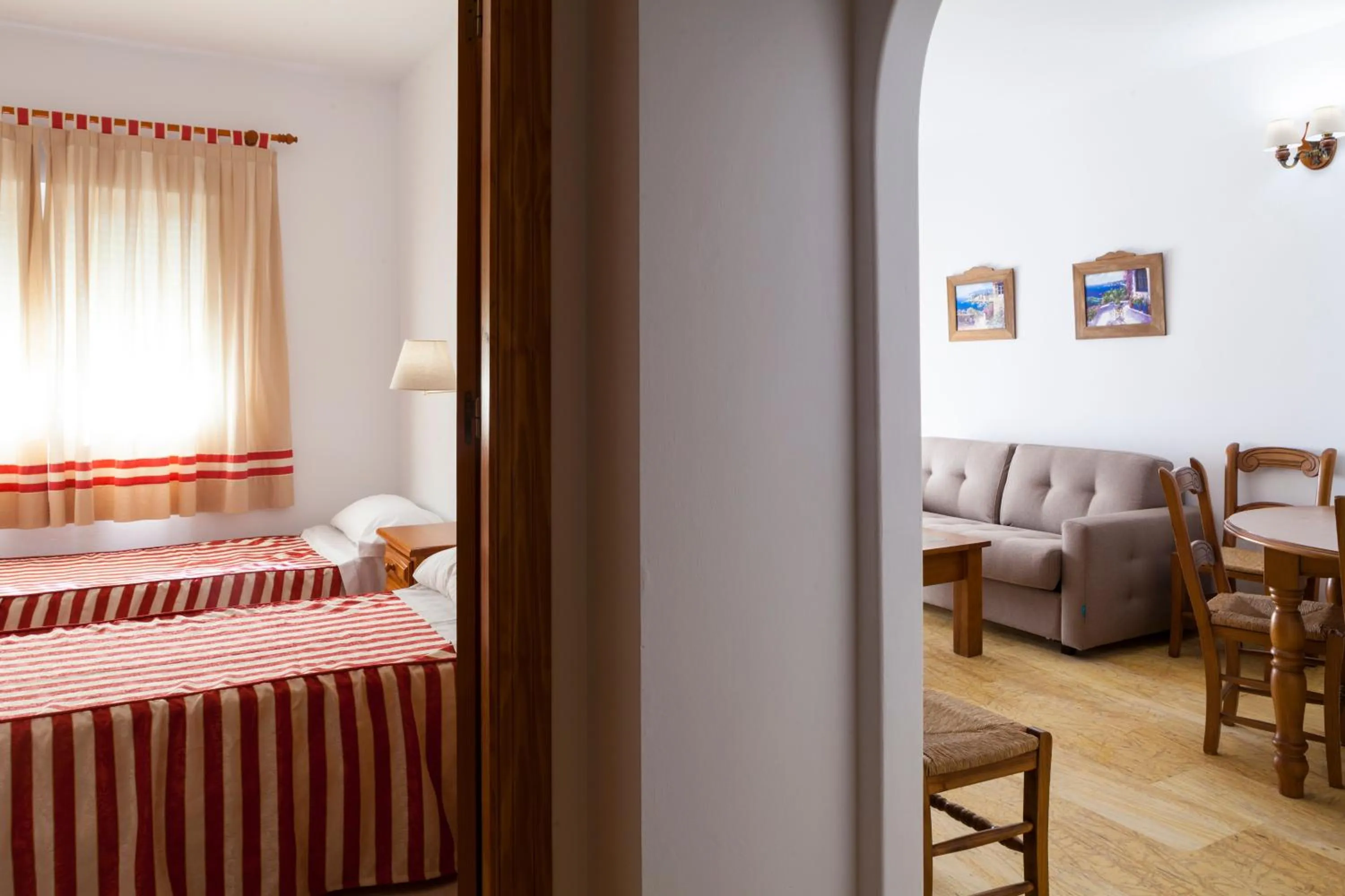 Living room, Bed in Apartamentos Mexico