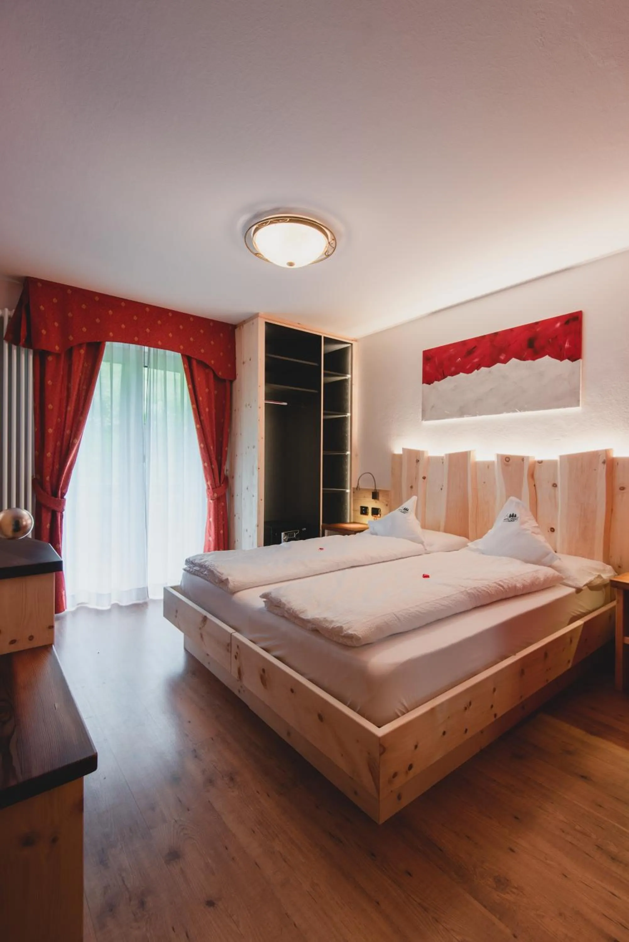 Bed in Hotel Zirmes