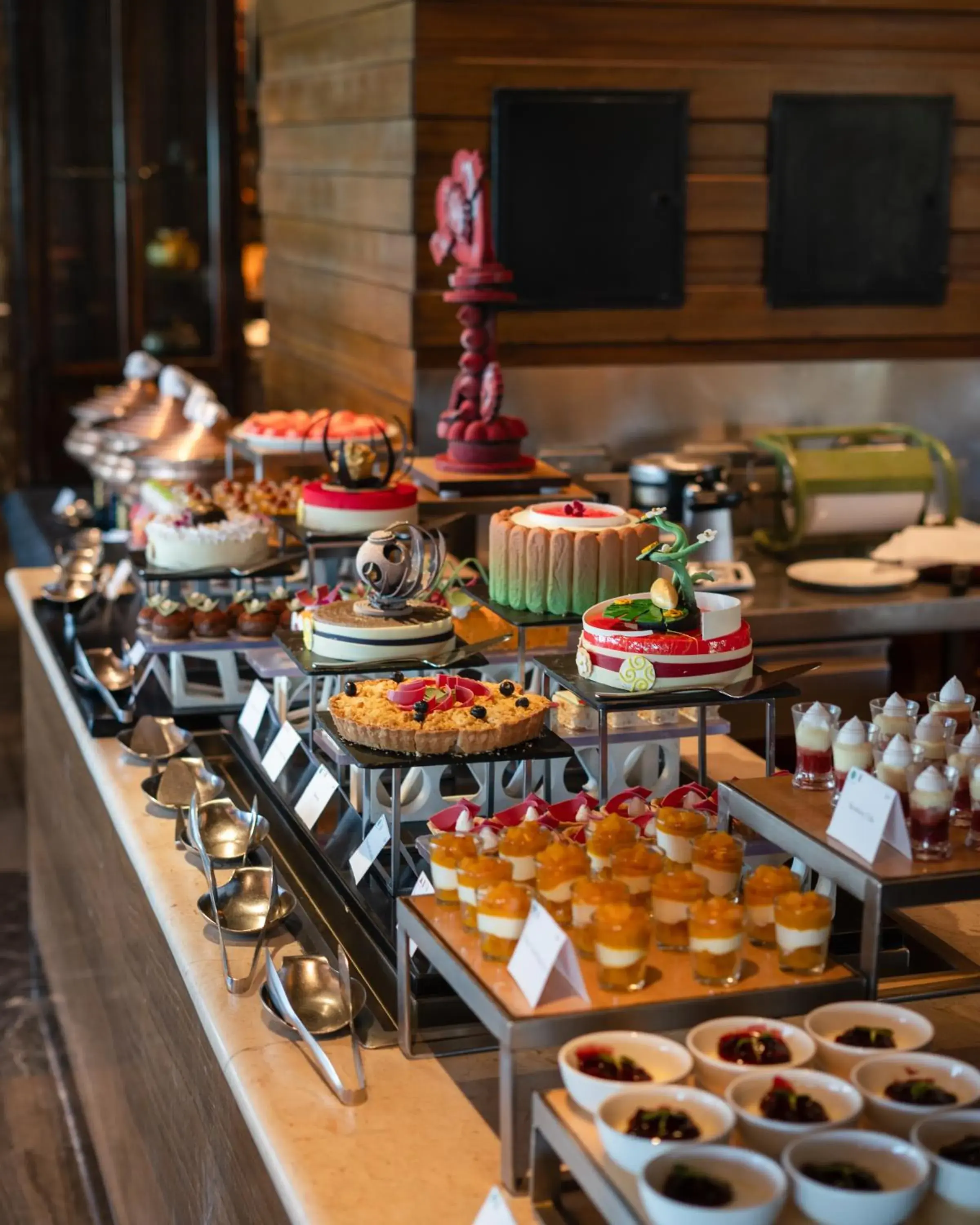 Restaurant/places to eat in Hilton Chennai Restaurant/places to eat in Hilton Chennai