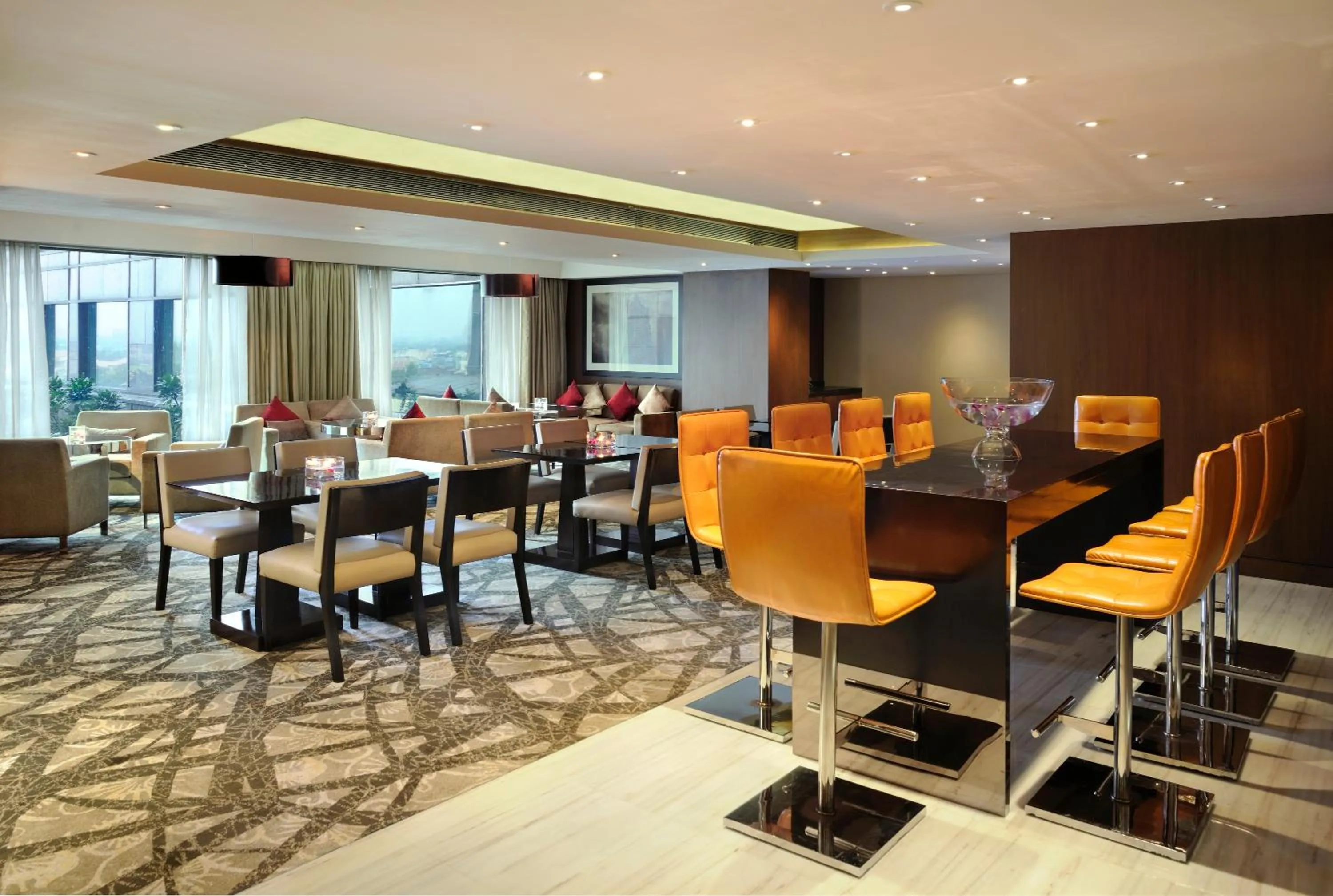Lounge or bar in Hilton Chennai