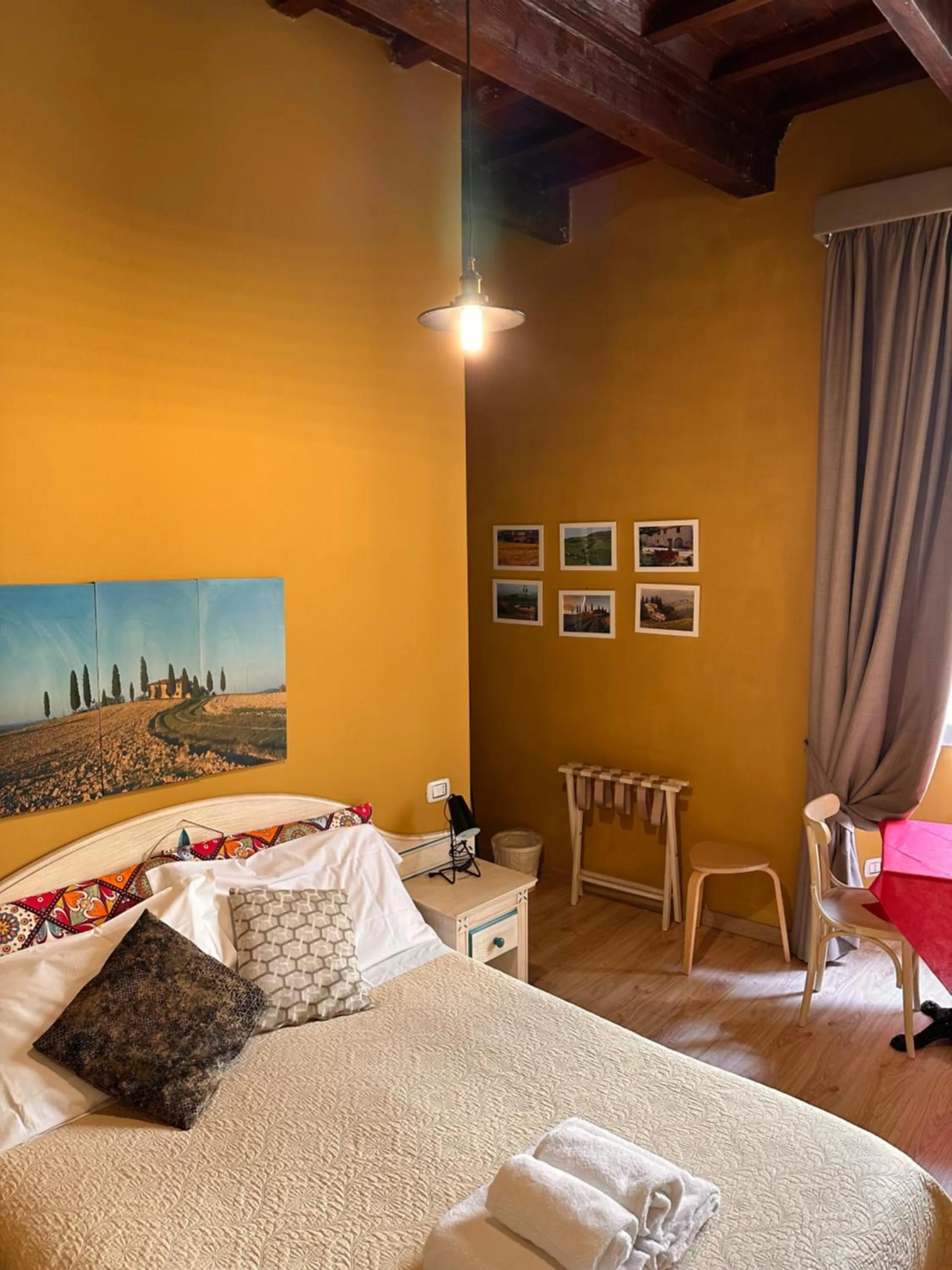 Photo of the whole room, Bed in Cicerone Guest House